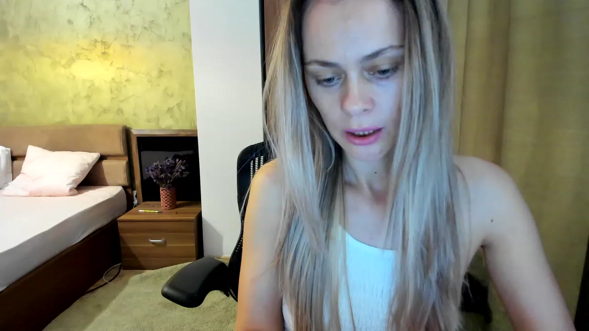 Gallery image thumbnail from DebraPaige's myfreecams stream on, 06/14/2023, 09:25 image 14 of 20