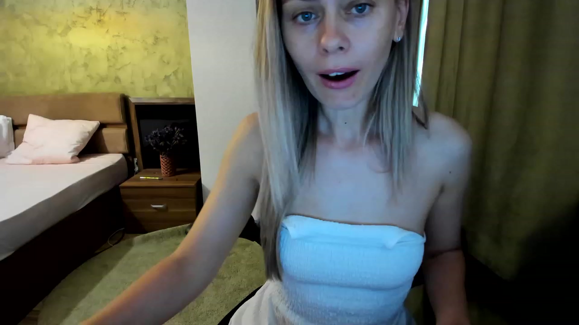 Gallery image thumbnail from DebraPaige's myfreecams stream on, 06/14/2023, 10:26 image 10 of 20