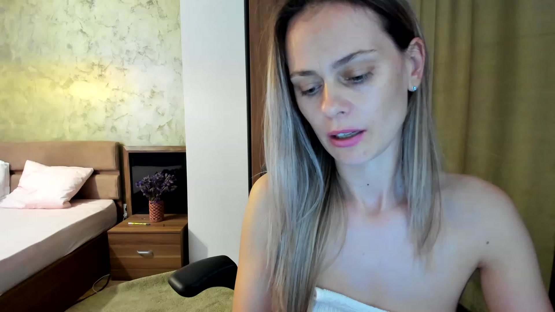 Gallery image thumbnail from DebraPaige's myfreecams stream on, 06/14/2023, 10:26 image 19 of 20
