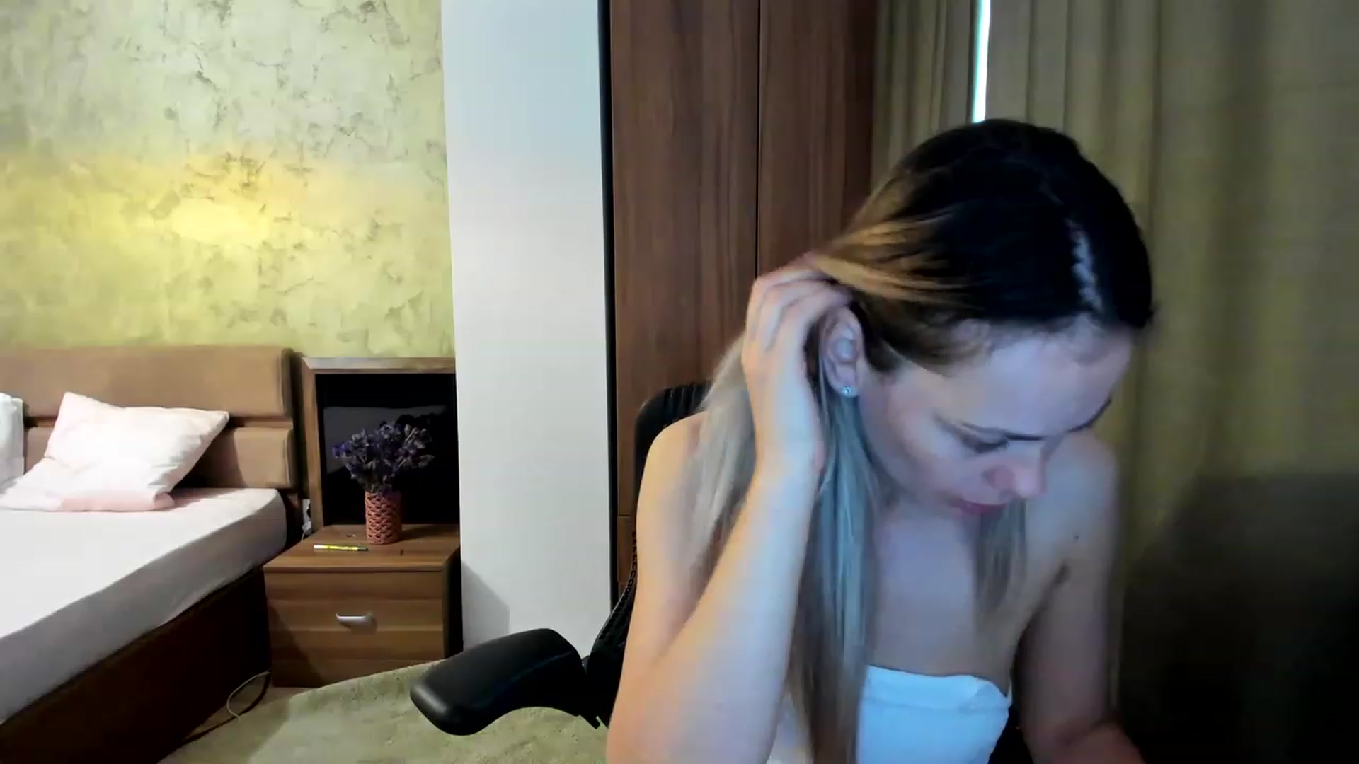 Gallery image thumbnail from DebraPaige's myfreecams stream on, 06/14/2023, 10:26 image 16 of 20