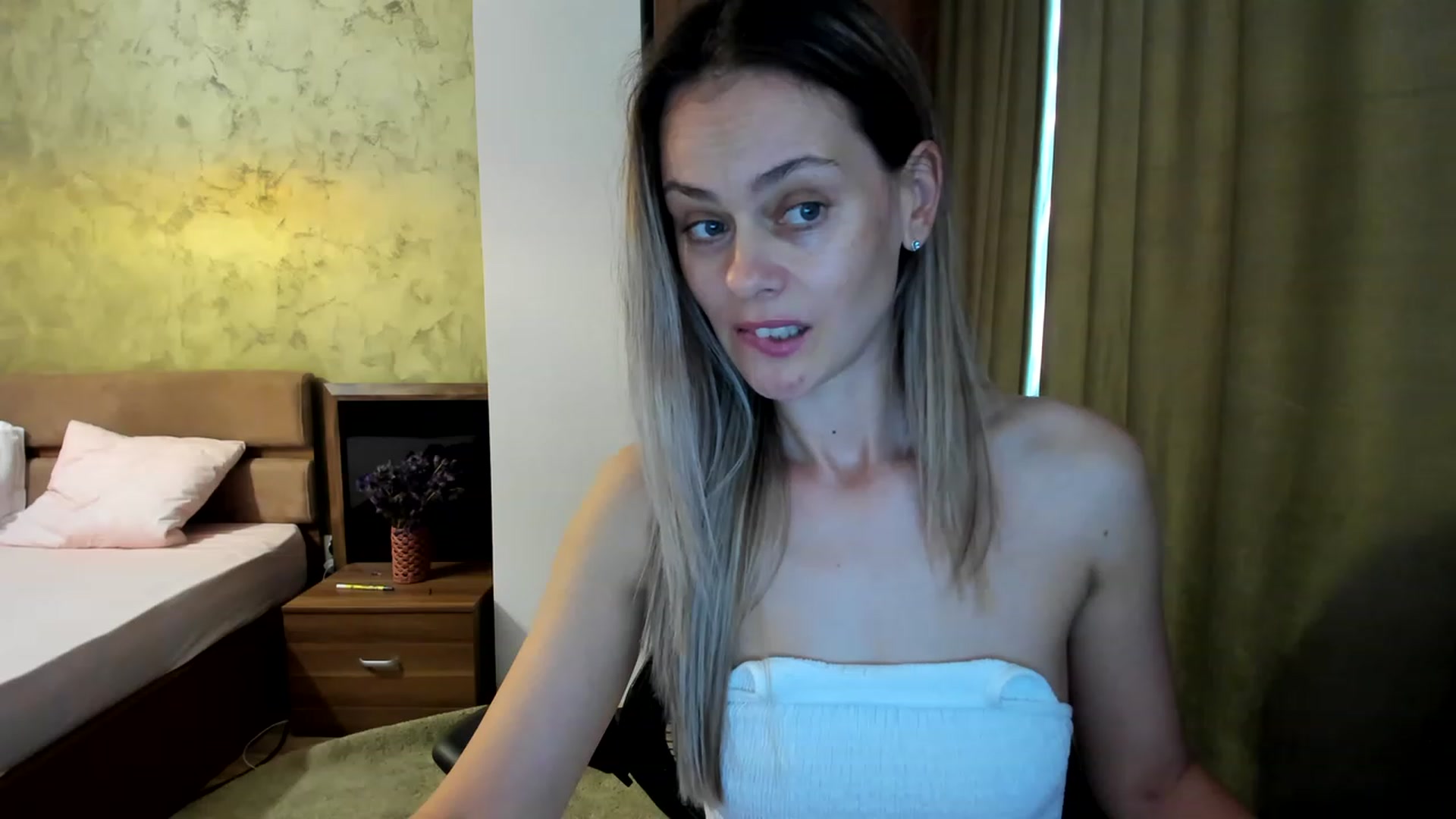 Gallery image thumbnail from DebraPaige's myfreecams stream on, 06/14/2023, 10:26 image 17 of 20