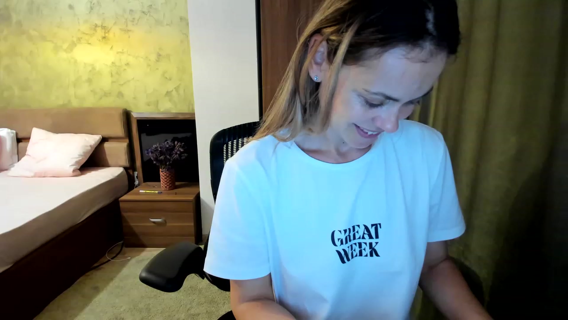Gallery image thumbnail from DebraPaige's myfreecams stream on, 06/14/2023, 13:22 image 19 of 20