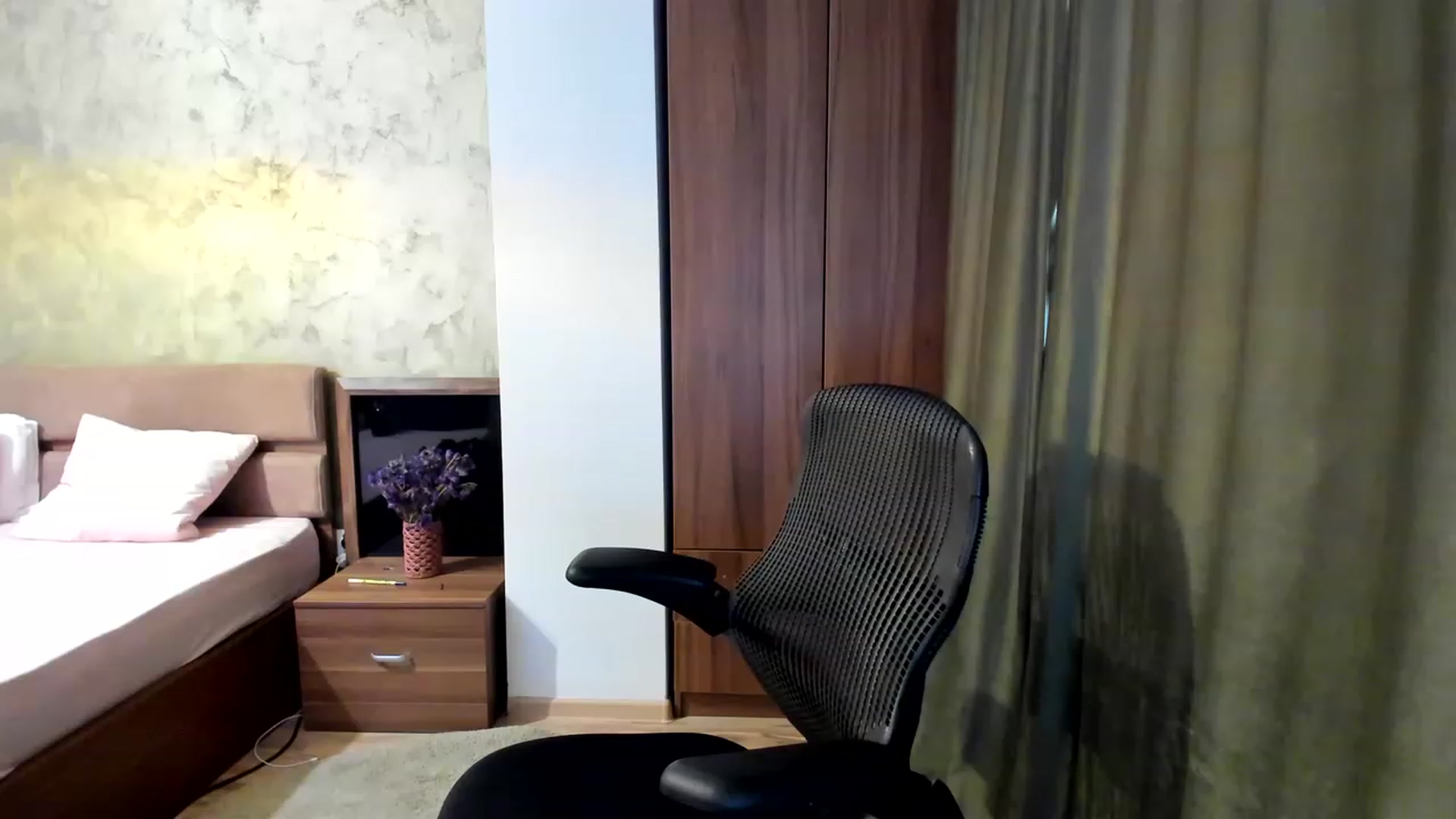 Gallery image thumbnail from DebraPaige's myfreecams stream on, 06/14/2023, 13:22 image 15 of 20