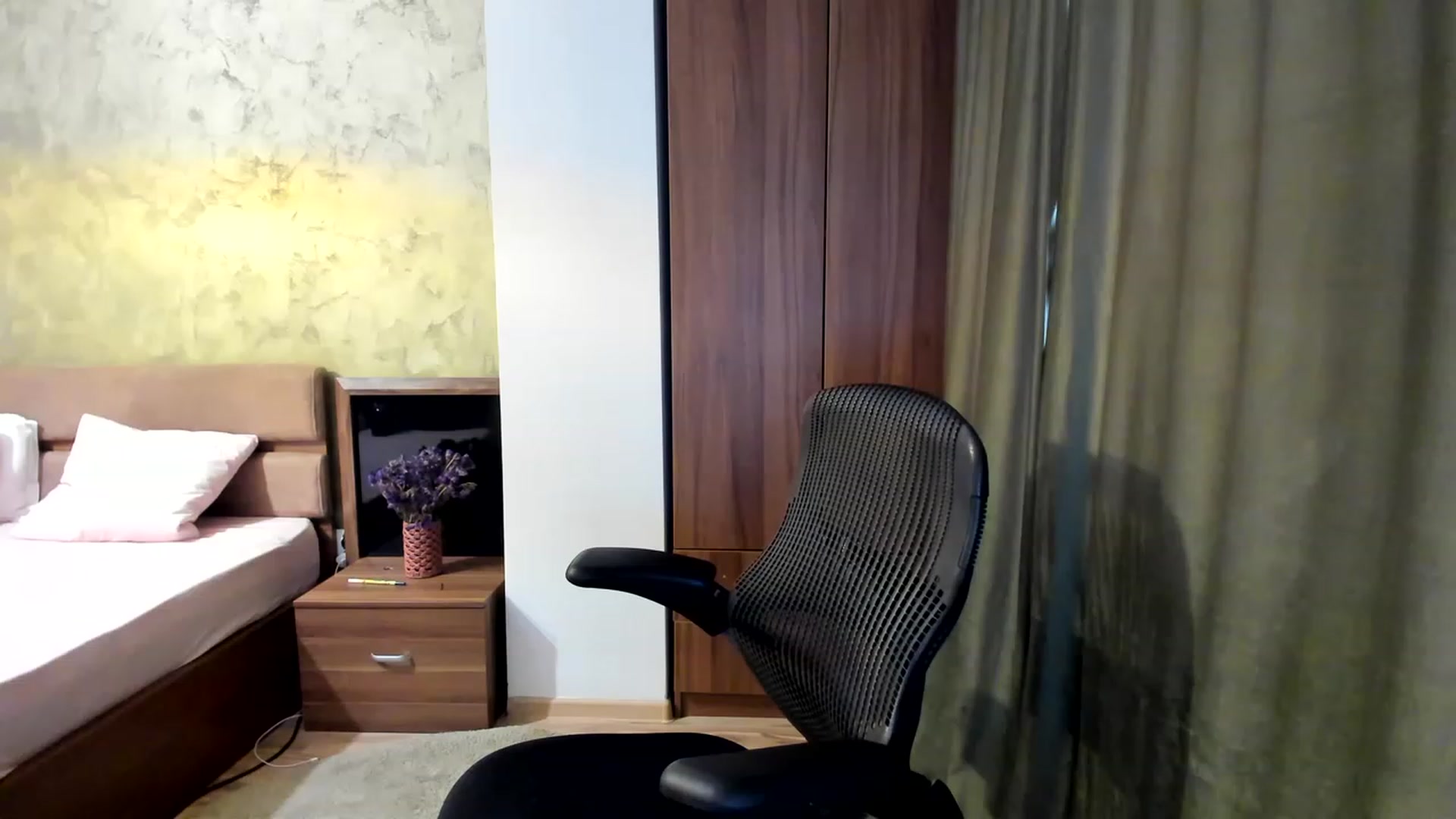 Gallery image thumbnail from DebraPaige's myfreecams stream on, 06/14/2023, 13:22 image 14 of 20