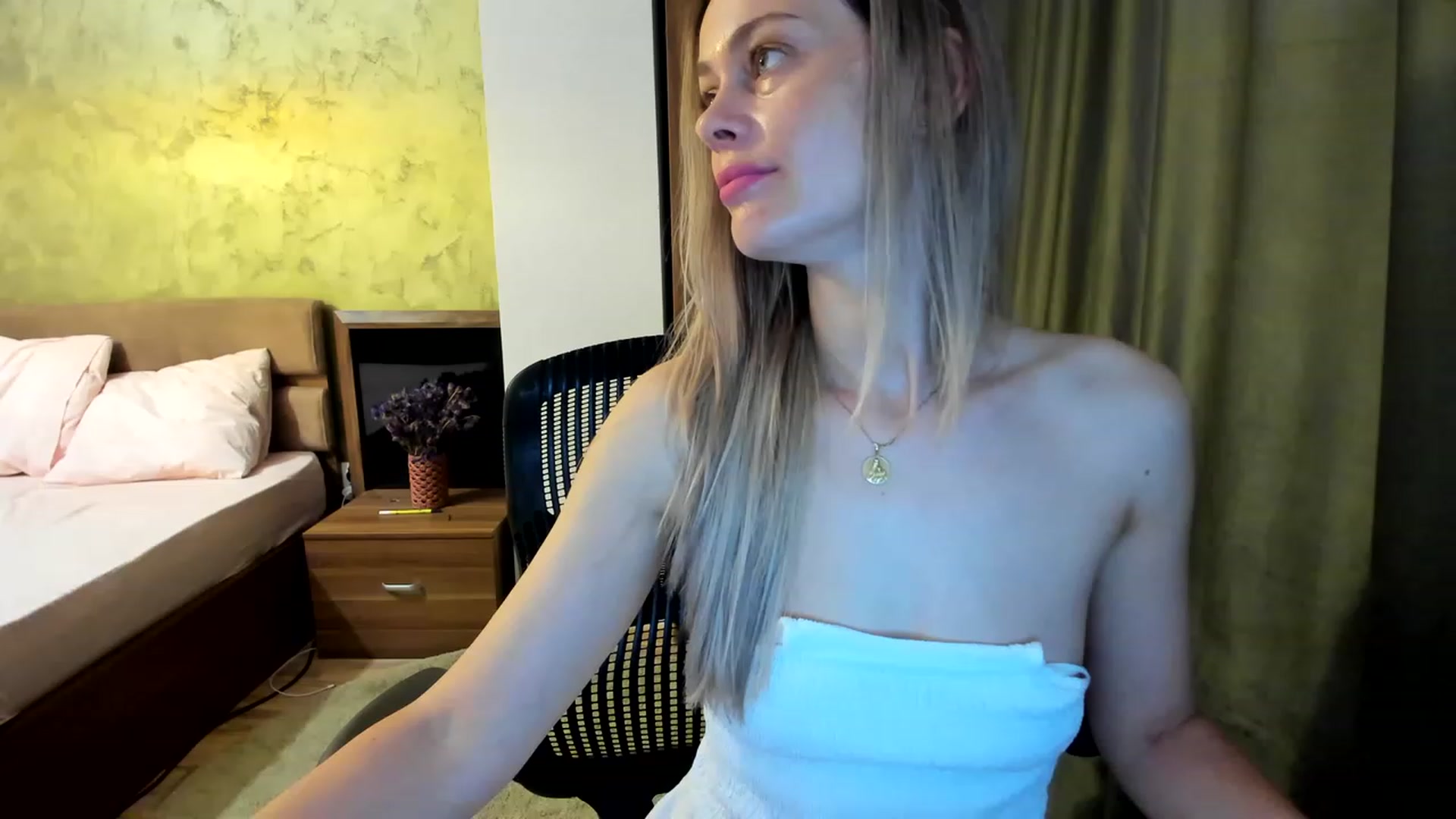 Gallery image thumbnail from DebraPaige's myfreecams stream on, 06/15/2023, 05:47 image 5 of 20