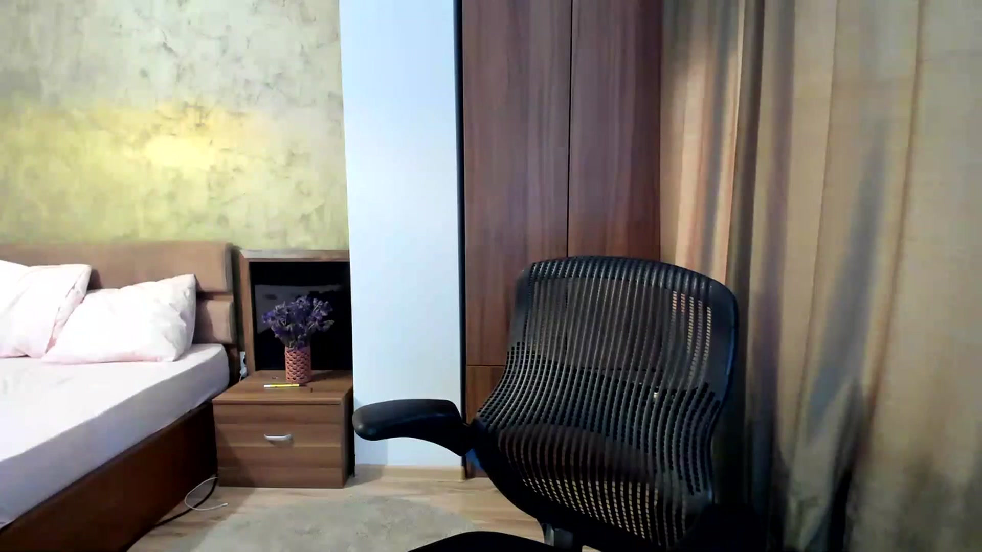 Gallery image thumbnail from DebraPaige's myfreecams stream on, 06/15/2023, 07:55 image 18 of 20