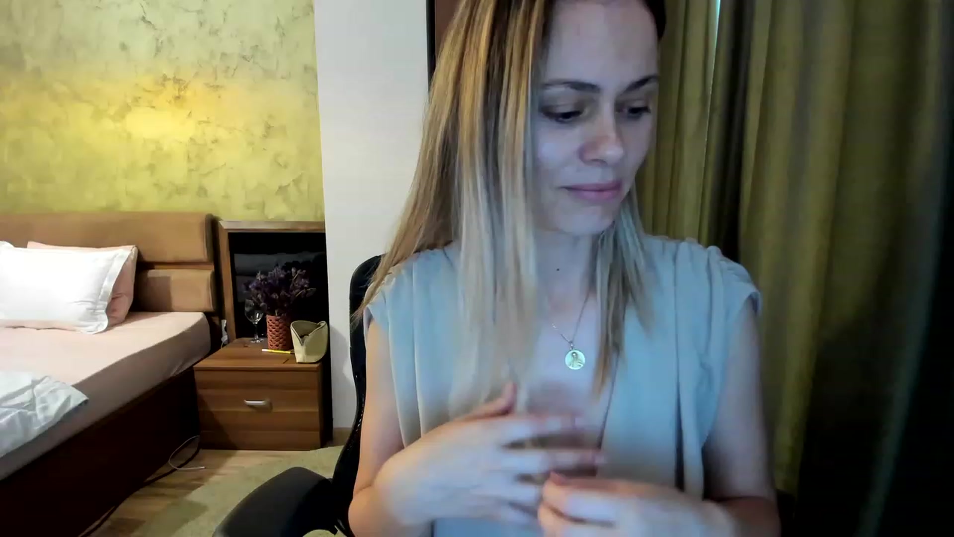 Gallery image thumbnail from DebraPaige's myfreecams stream on, 06/19/2023, 11:22 image 18 of 20