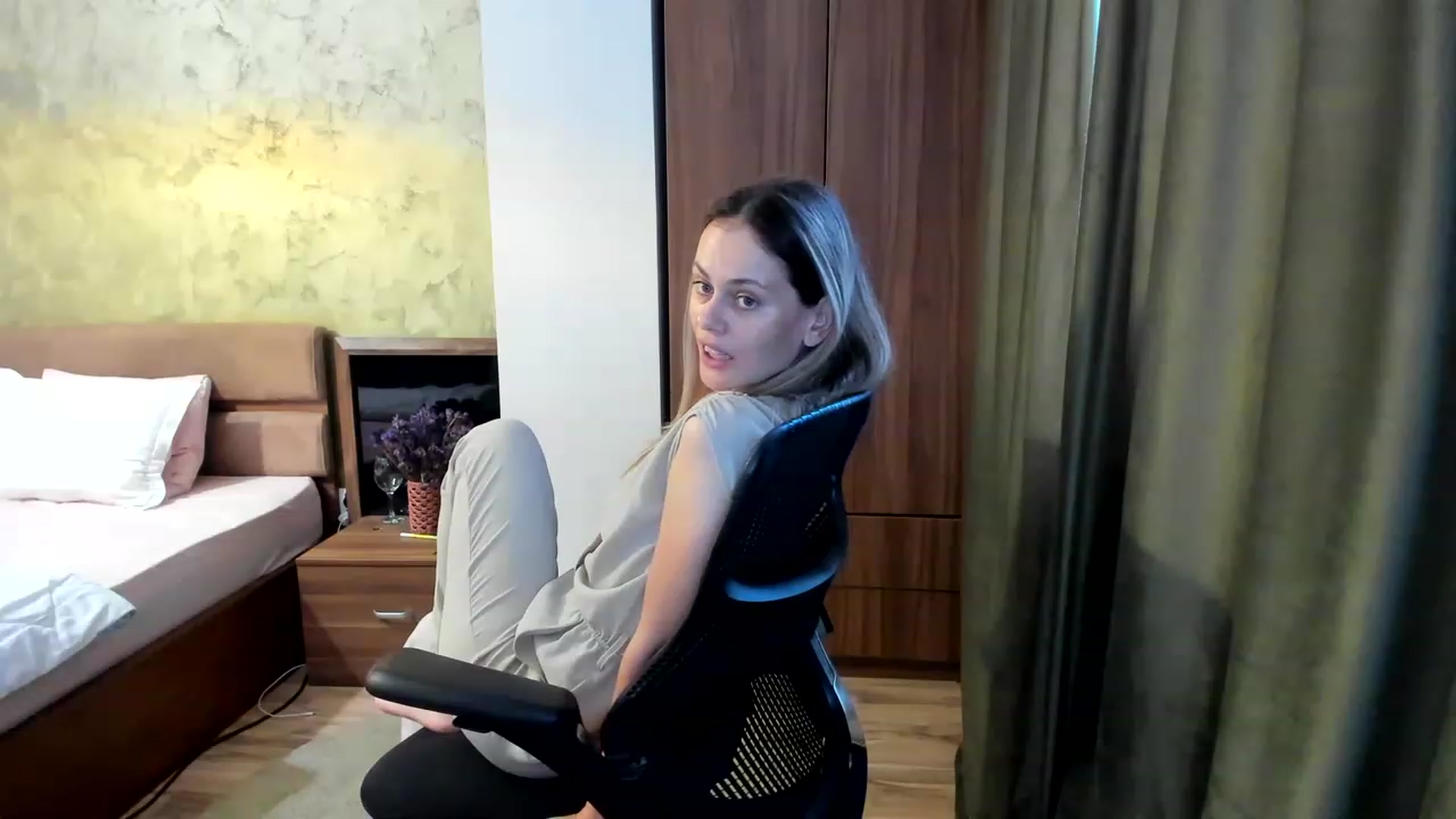 Gallery image thumbnail from DebraPaige's myfreecams stream on, 06/19/2023, 11:22 image 11 of 20