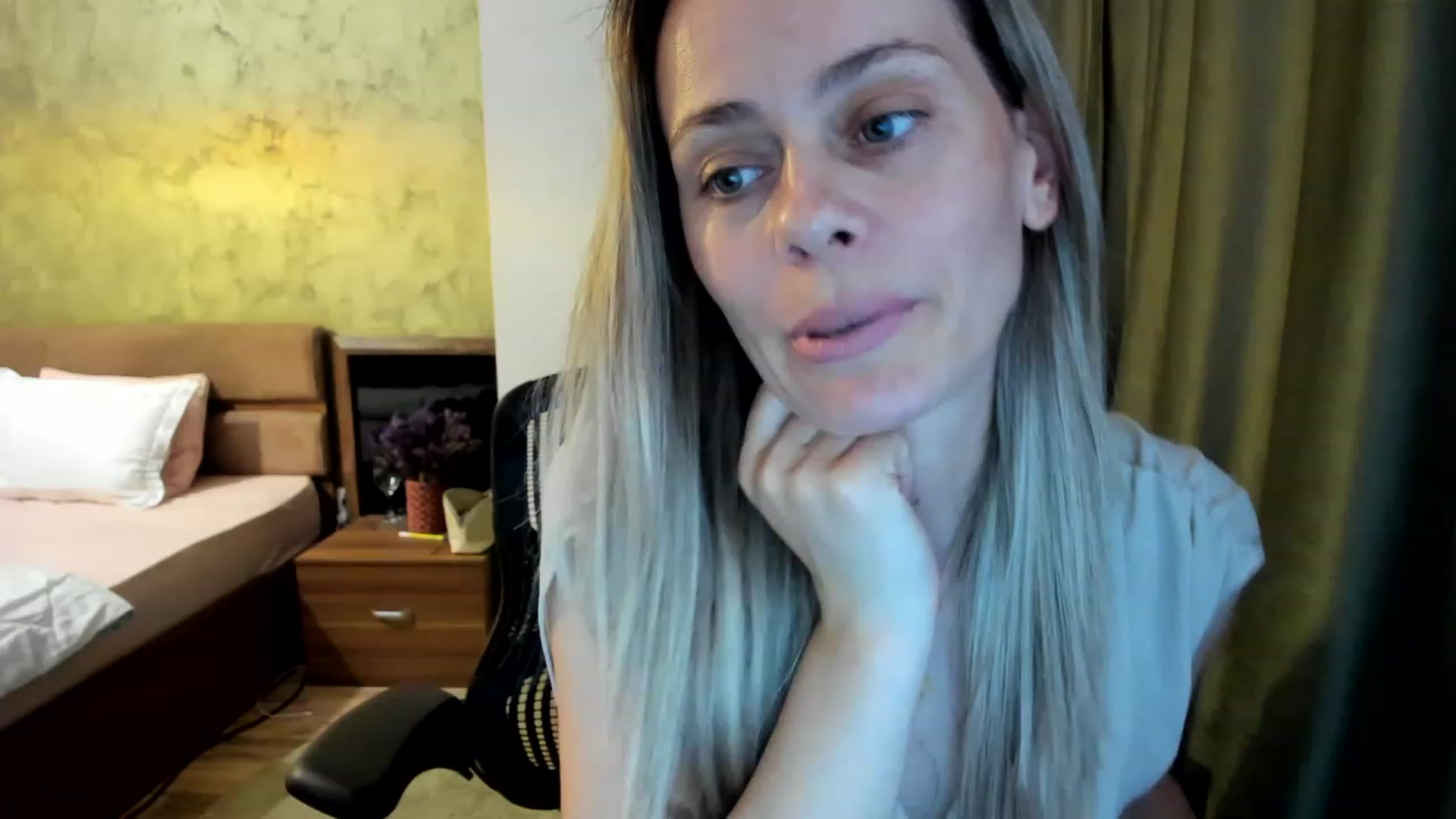 Gallery image thumbnail from DebraPaige's myfreecams stream on, 06/19/2023, 11:22 image 1 of 20