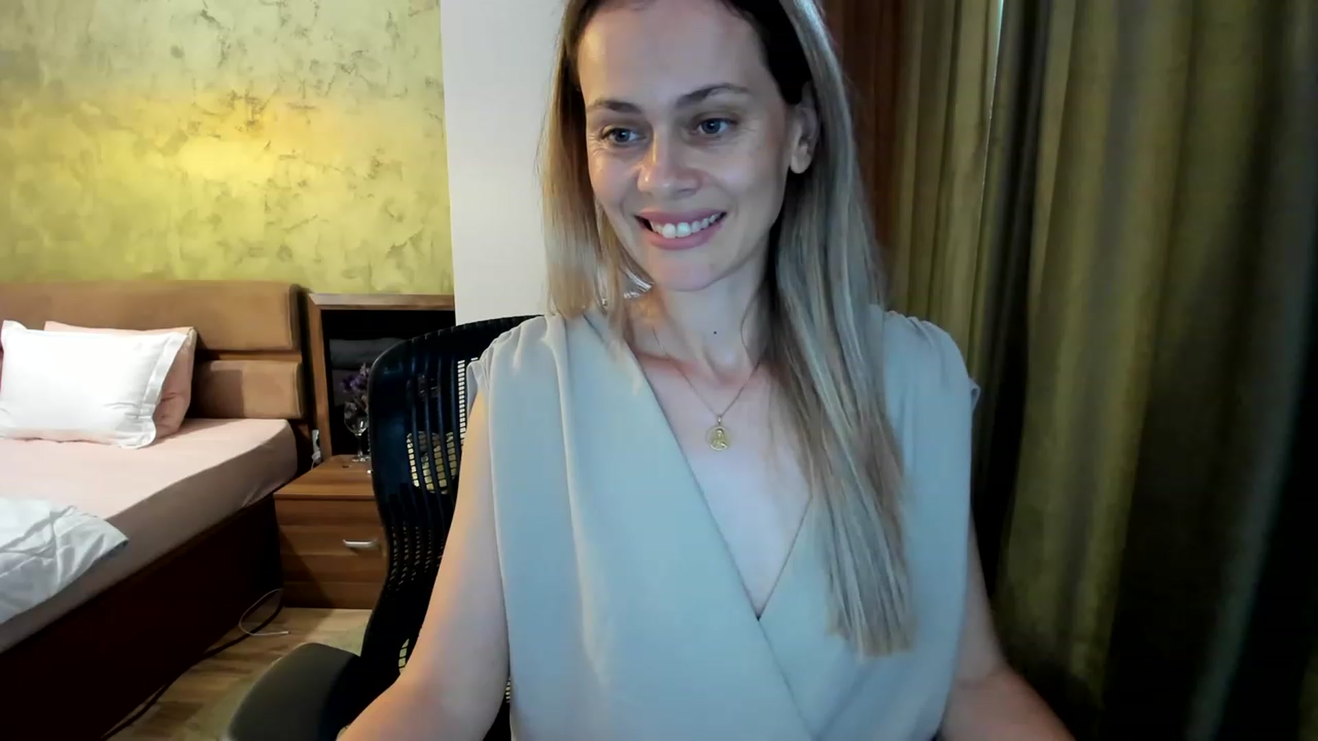 Gallery image thumbnail from DebraPaige's myfreecams stream on, 06/19/2023, 11:50 image 7 of 20