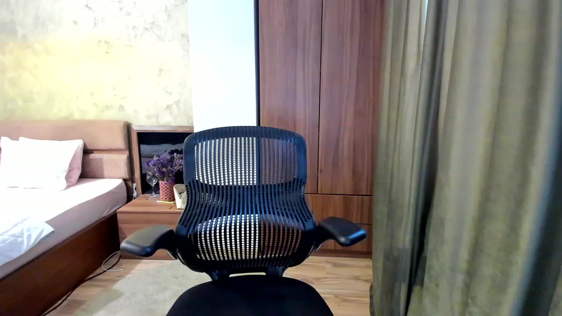 Gallery image thumbnail from DebraPaige's myfreecams stream on, 06/19/2023, 11:50 image 1 of 20