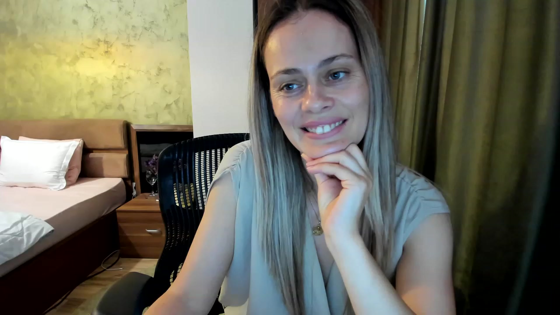 Gallery image thumbnail from DebraPaige's myfreecams stream on, 06/19/2023, 11:50 image 3 of 20