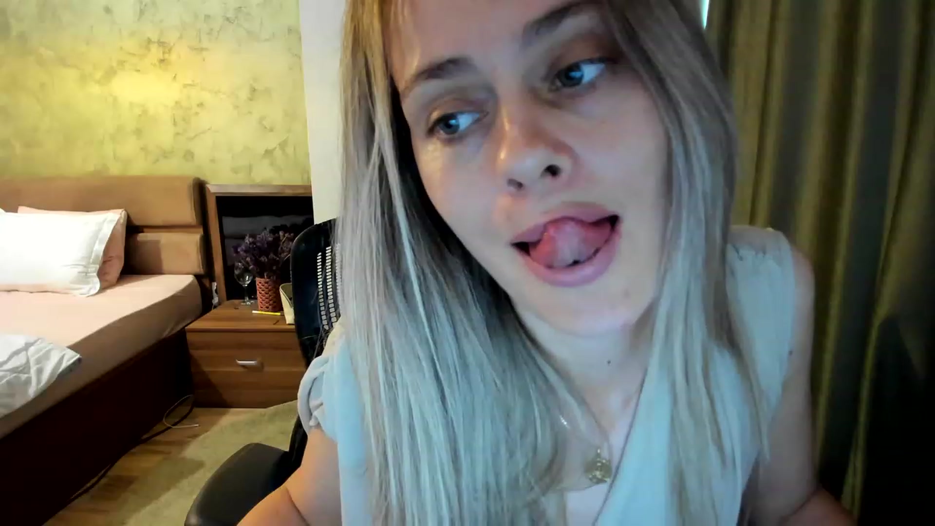 Gallery image thumbnail from DebraPaige's myfreecams stream on, 06/19/2023, 13:16 image 8 of 20