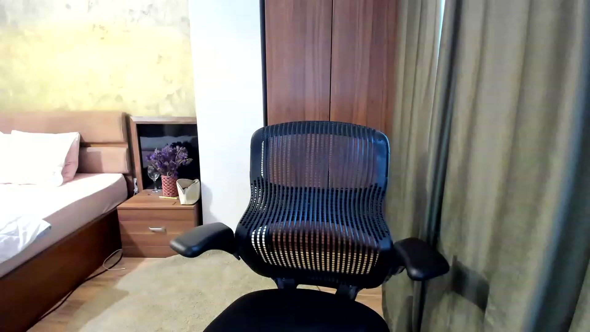 Gallery image thumbnail from DebraPaige's myfreecams stream on, 06/19/2023, 13:16 image 3 of 20