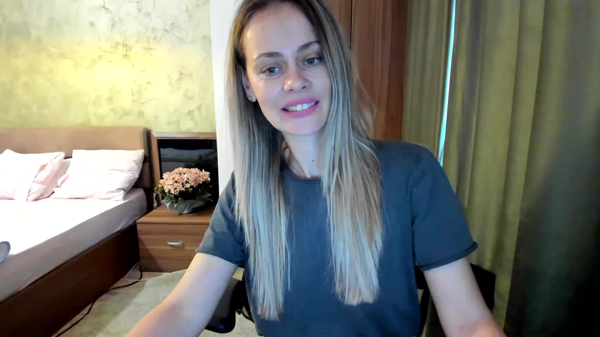 Gallery image thumbnail from DebraPaige's myfreecams stream on, 06/20/2023, 11:28 image 6 of 20