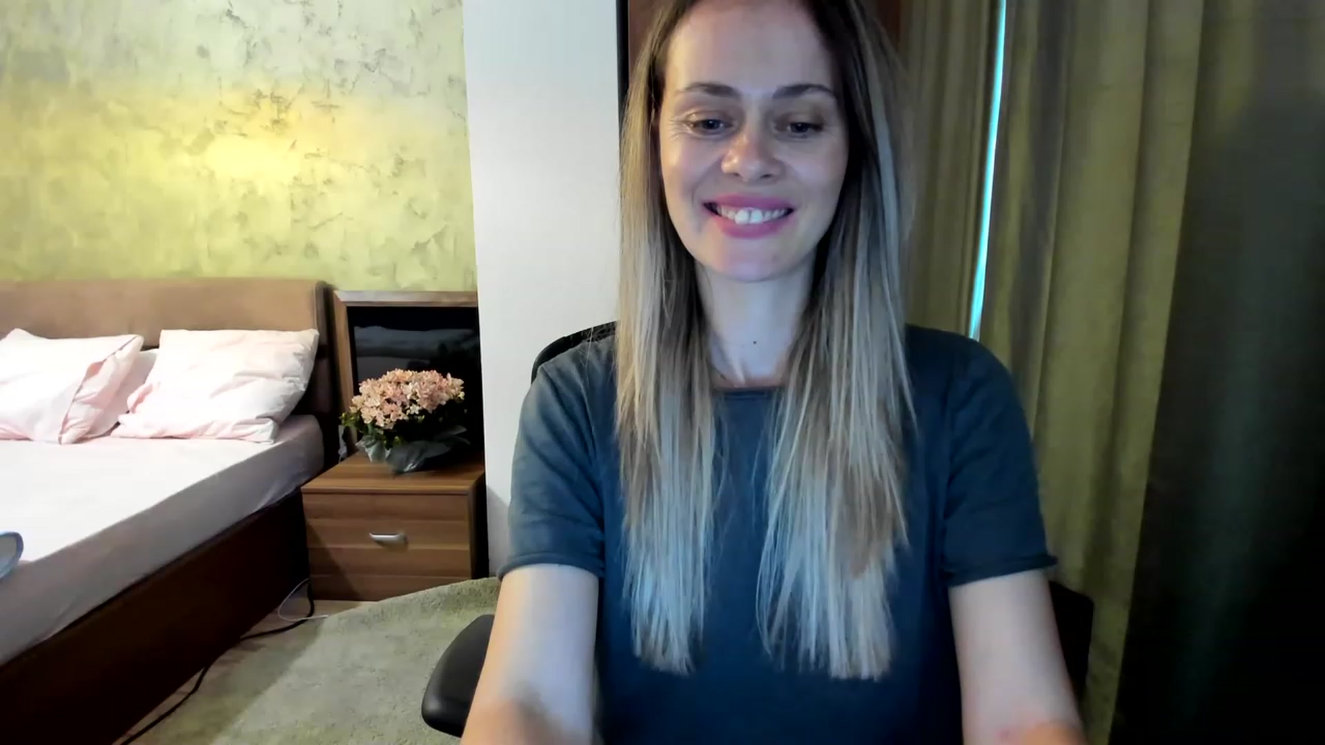 Gallery image thumbnail from DebraPaige's myfreecams stream on, 06/20/2023, 11:28 image 7 of 20