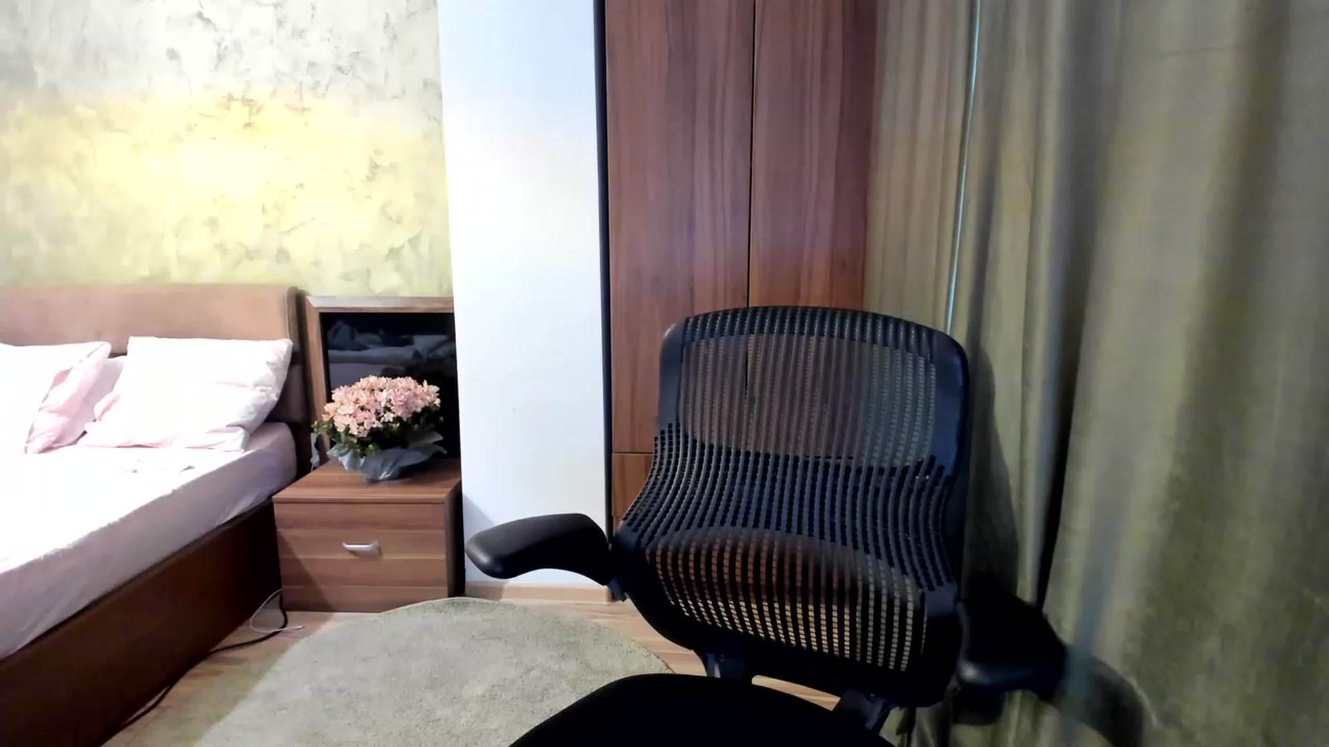 Gallery image thumbnail from DebraPaige's myfreecams stream on, 06/20/2023, 13:45 image 5 of 20
