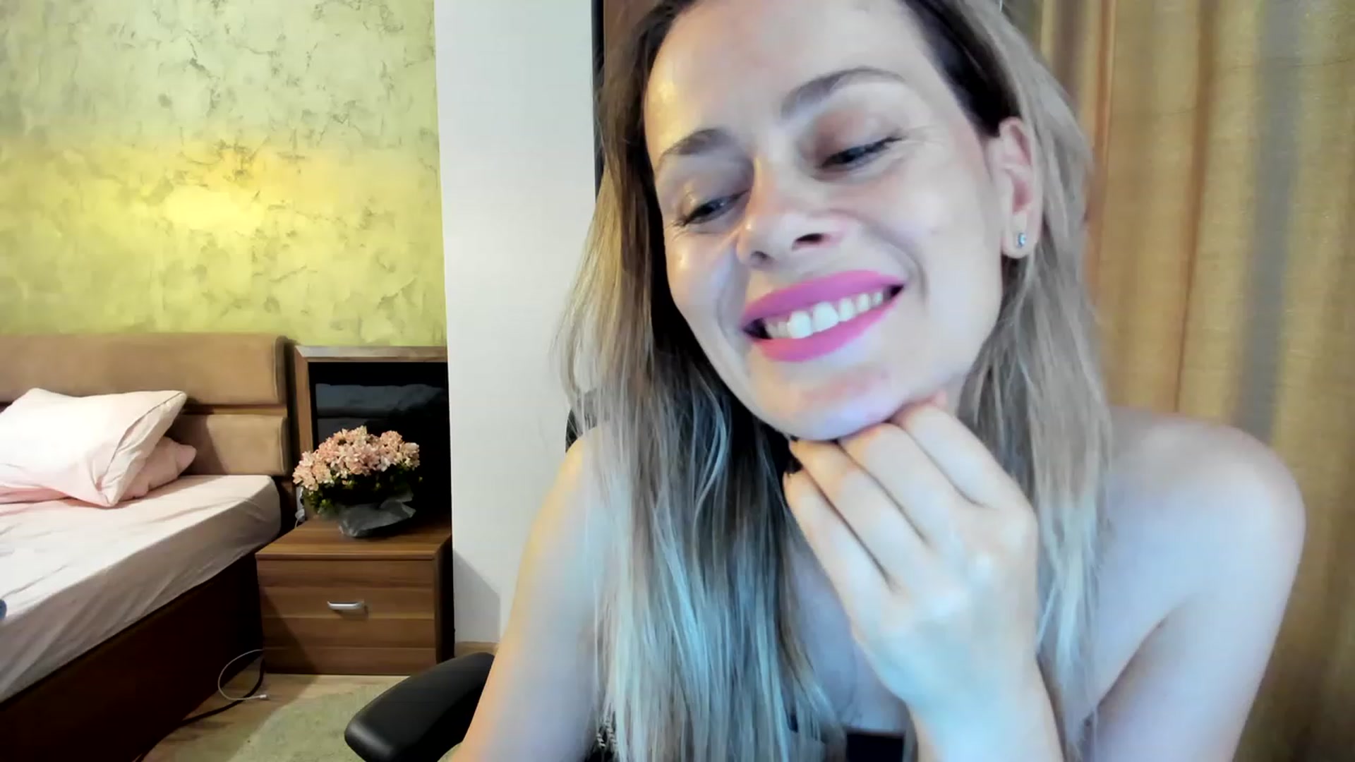 Gallery image thumbnail from DebraPaige's myfreecams stream on, 06/21/2023, 07:58 image 3 of 20