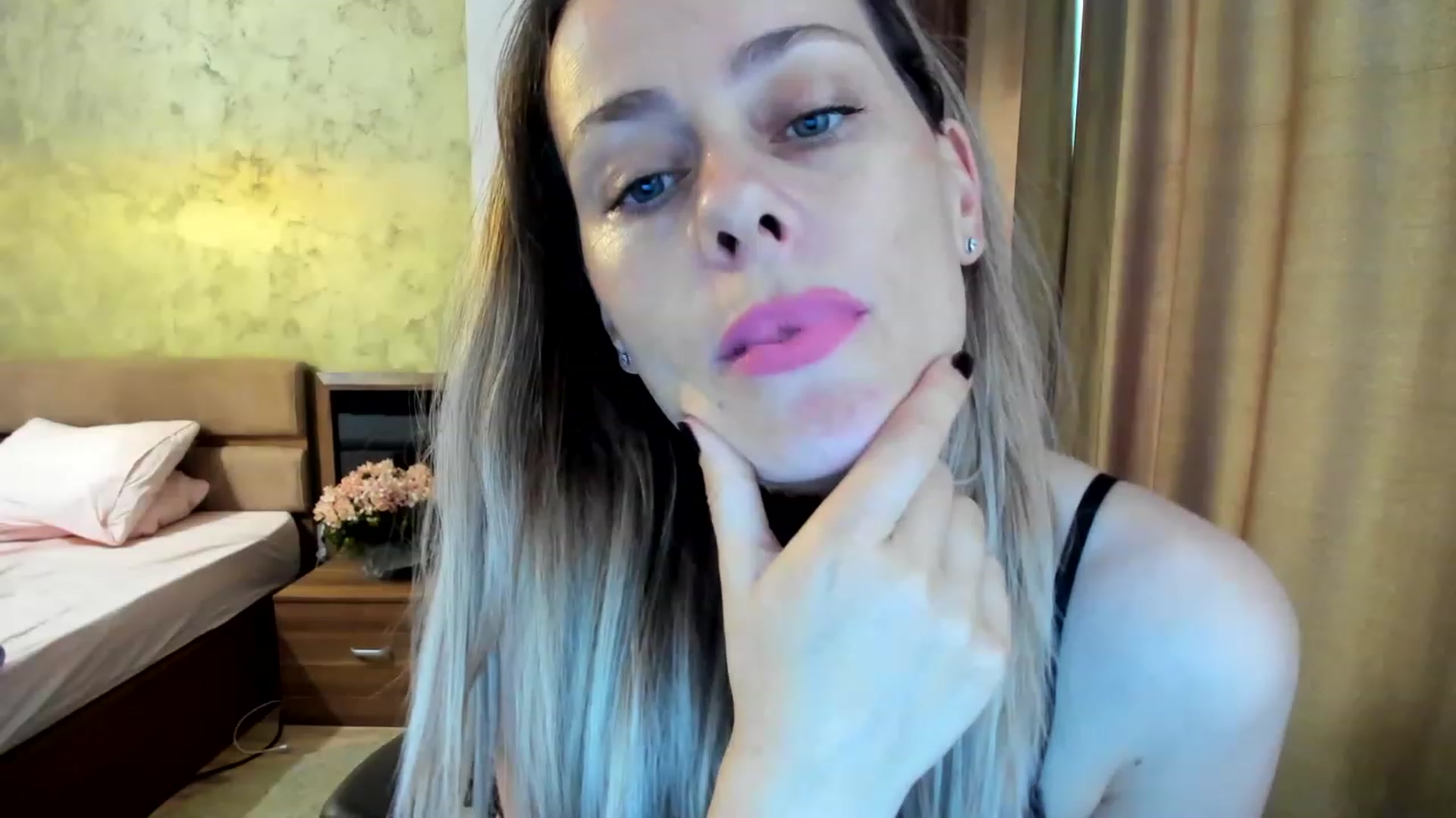 Gallery image thumbnail from DebraPaige's myfreecams stream on, 06/21/2023, 07:58 image 9 of 20