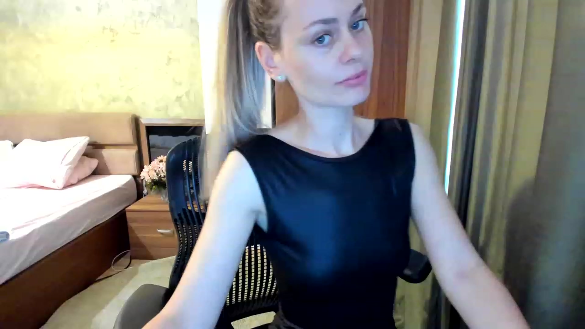 Gallery image thumbnail from DebraPaige's myfreecams stream on, 06/21/2023, 09:53 image 16 of 20