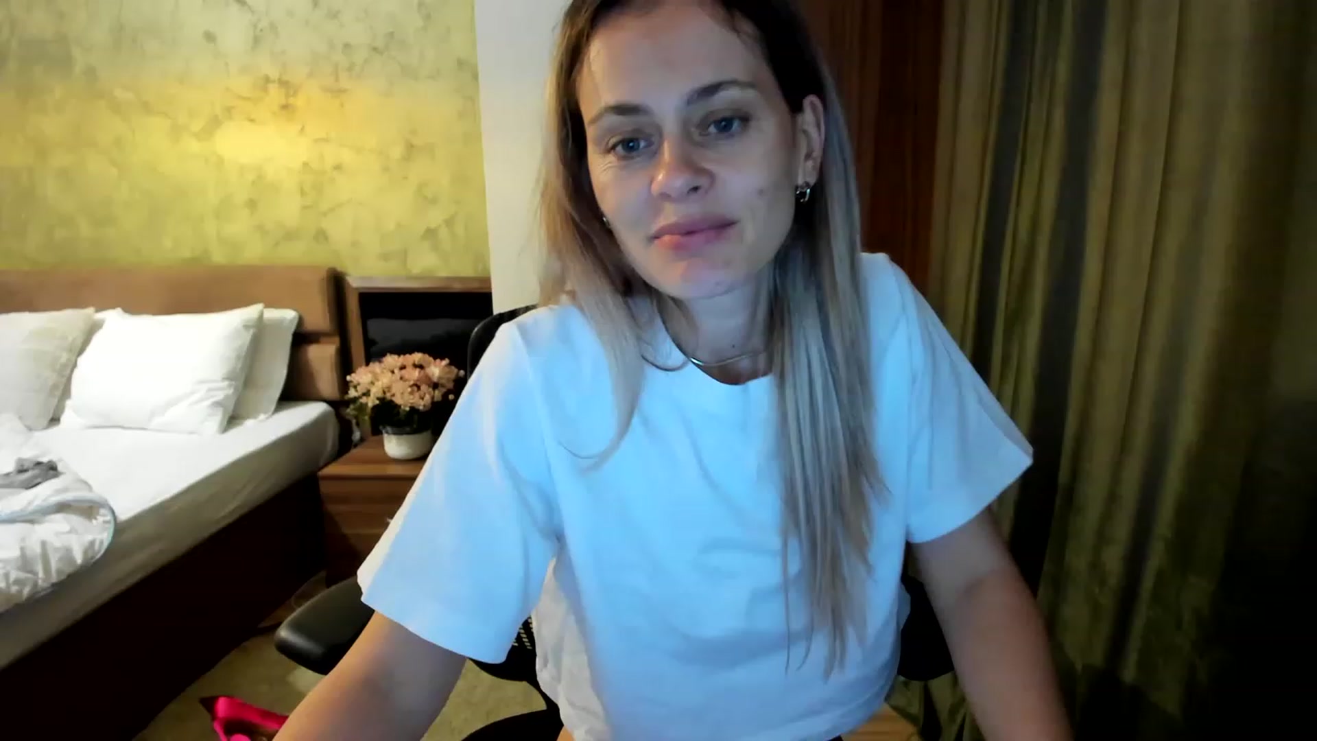 Gallery image thumbnail from DebraPaige's myfreecams stream on, 06/22/2023, 12:22 image 17 of 20