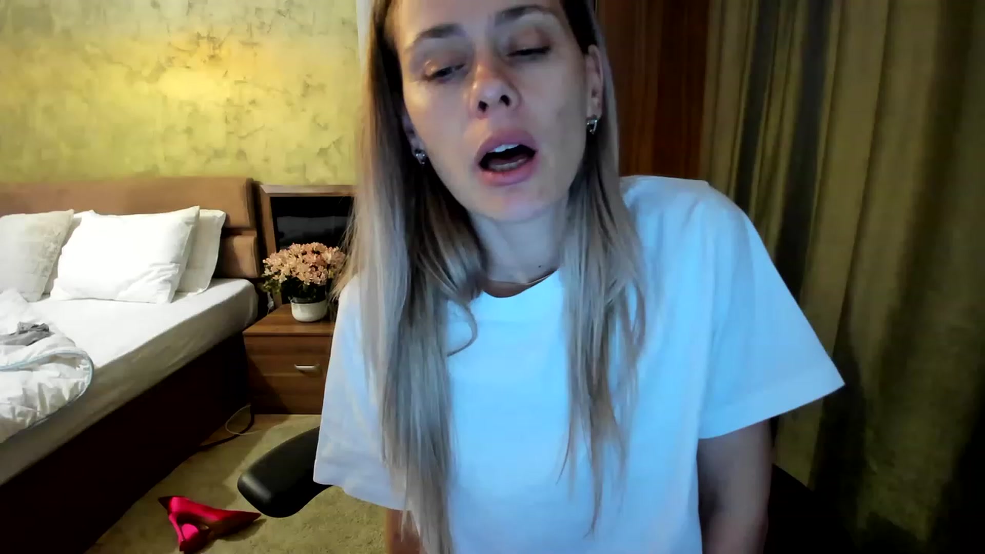 Gallery image thumbnail from DebraPaige's myfreecams stream on, 06/22/2023, 12:22 image 7 of 20