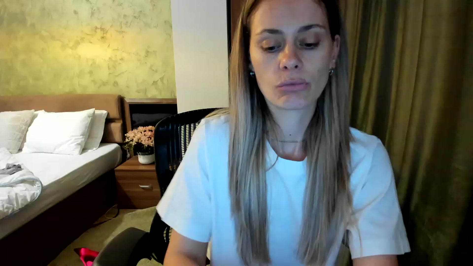 Gallery image thumbnail from DebraPaige's myfreecams stream on, 06/22/2023, 12:37 image 7 of 20