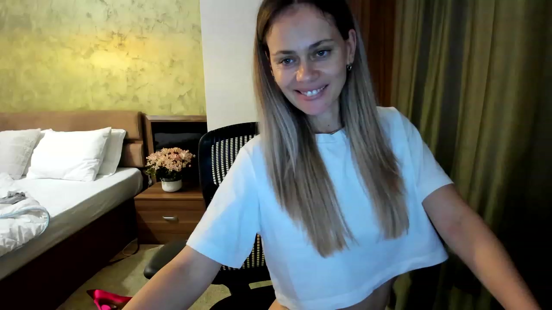 Gallery image thumbnail from DebraPaige's myfreecams stream on, 06/22/2023, 12:37 image 20 of 20
