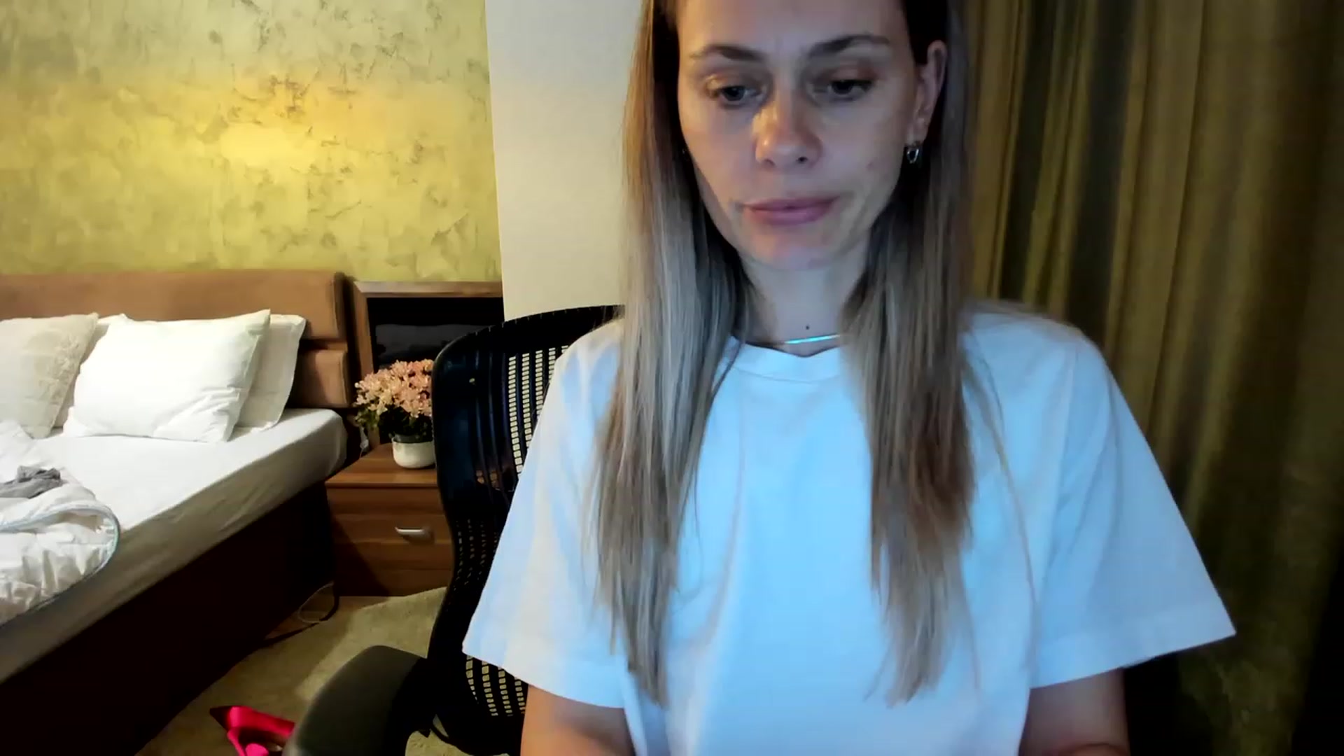 Gallery image thumbnail from DebraPaige's myfreecams stream on, 06/22/2023, 12:37 image 2 of 20