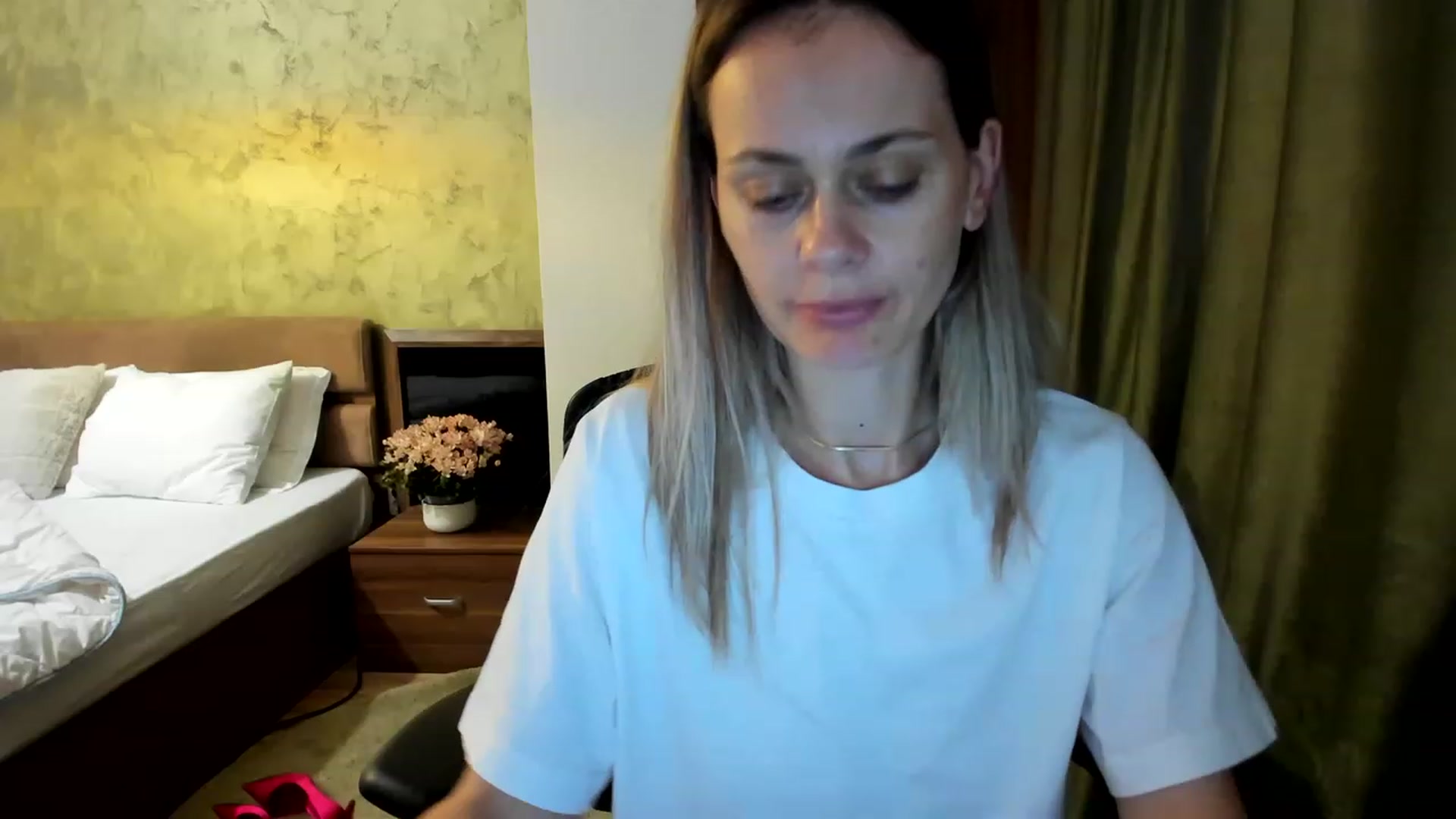 Gallery image thumbnail from DebraPaige's myfreecams stream on, 06/22/2023, 14:44 image 3 of 20