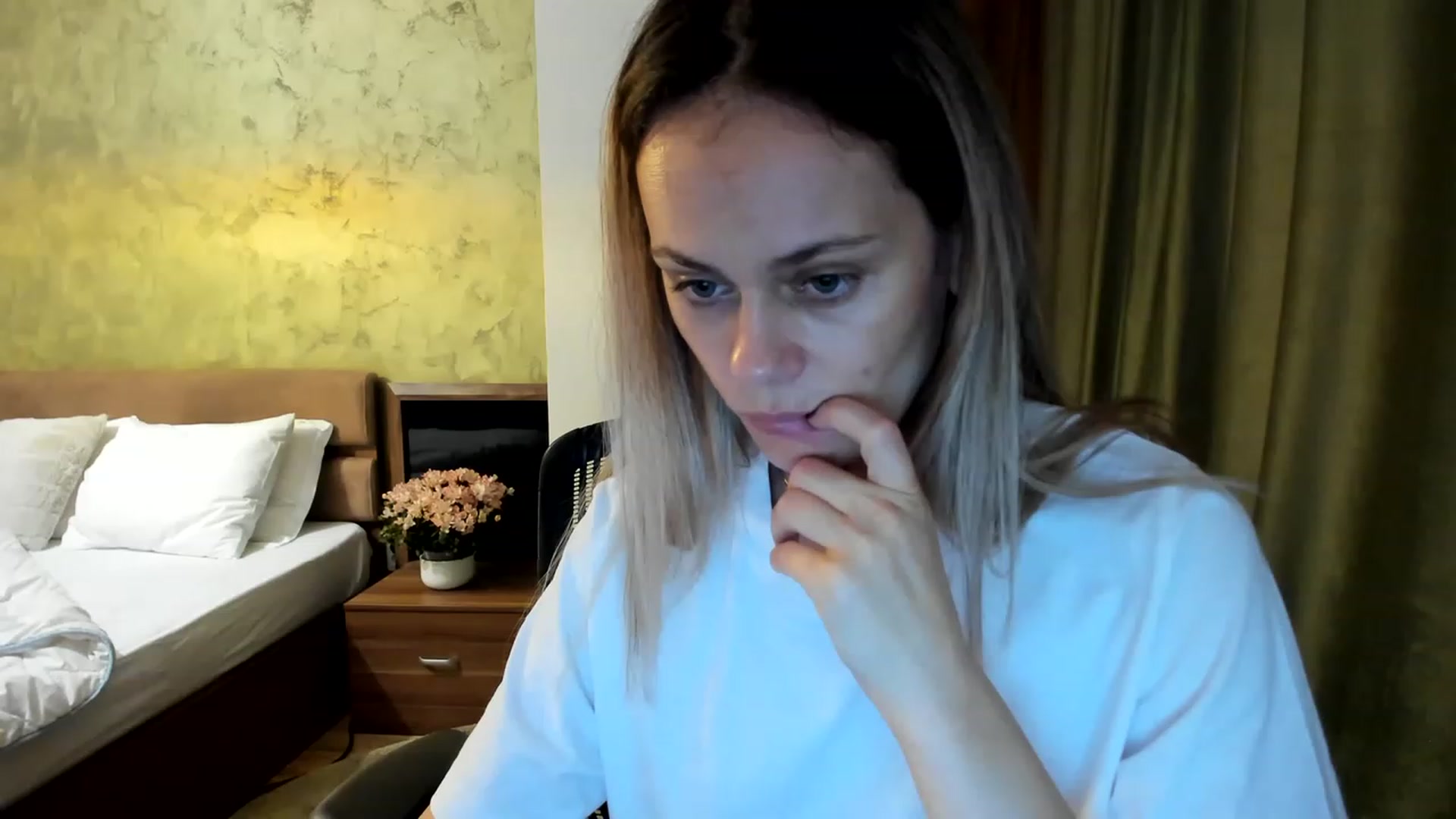 Gallery image thumbnail from DebraPaige's myfreecams stream on, 06/22/2023, 14:44 image 14 of 20