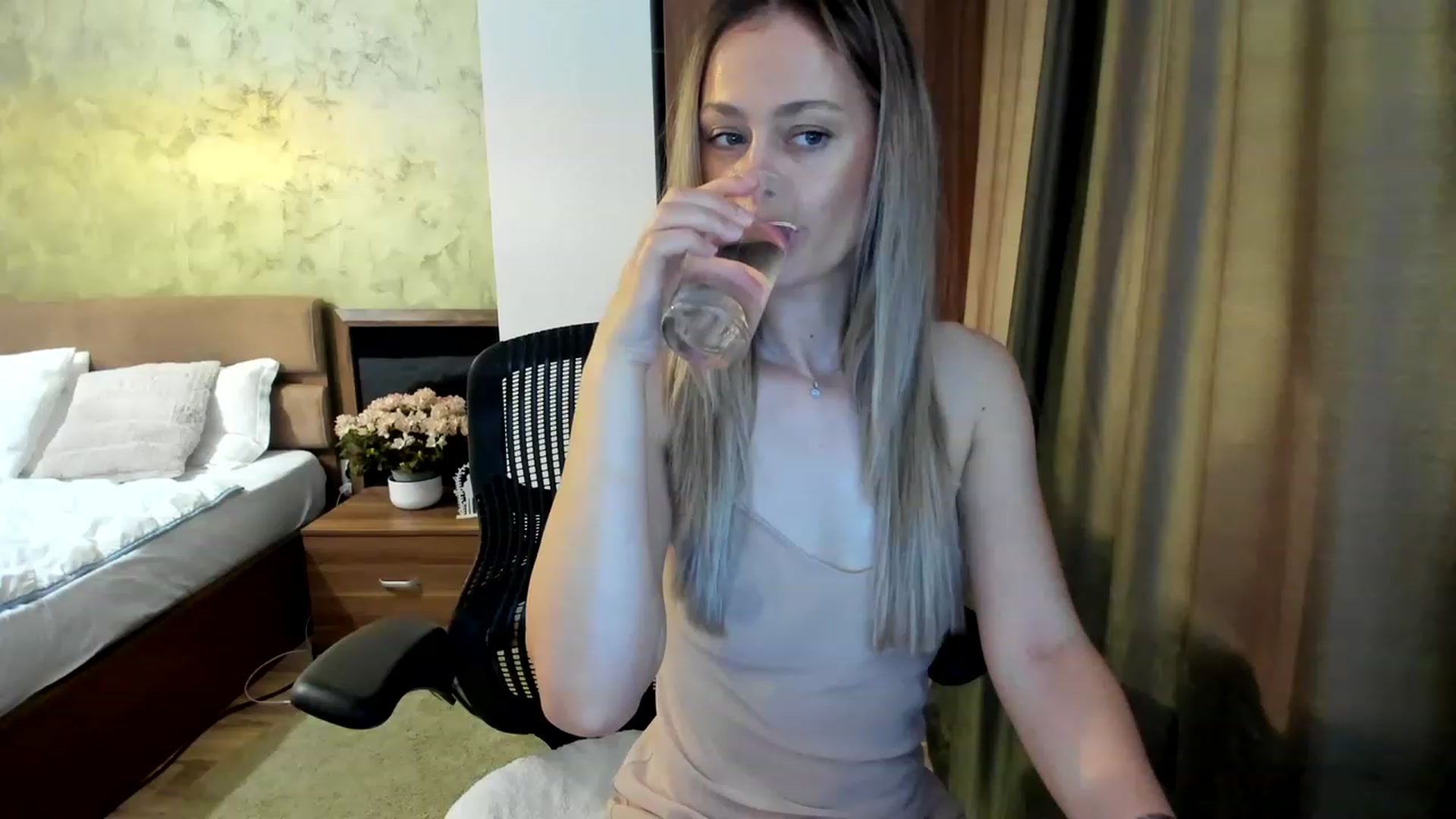 Gallery image thumbnail from DebraPaige's myfreecams stream on, 06/26/2023, 09:02 image 16 of 20