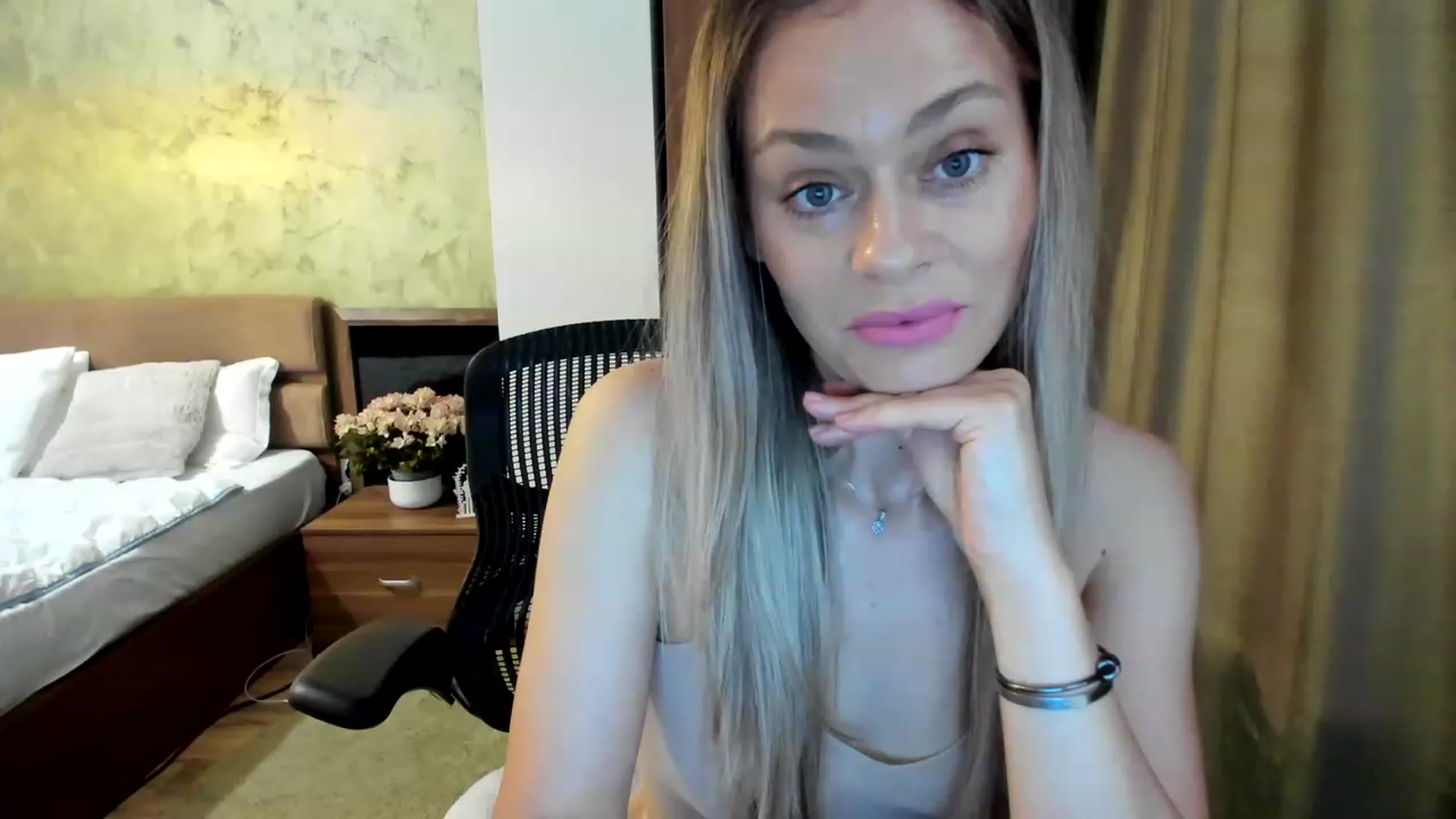 Gallery image thumbnail from DebraPaige's myfreecams stream on, 06/26/2023, 09:02 image 18 of 20