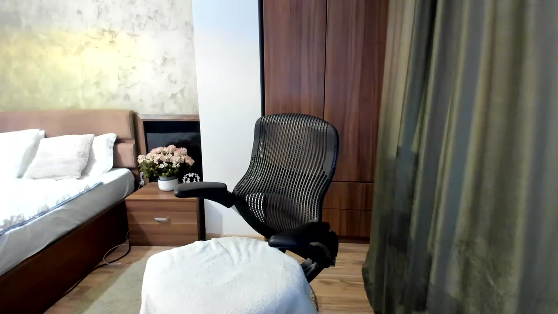 Gallery image thumbnail from DebraPaige's myfreecams stream on, 06/26/2023, 09:58 image 18 of 20