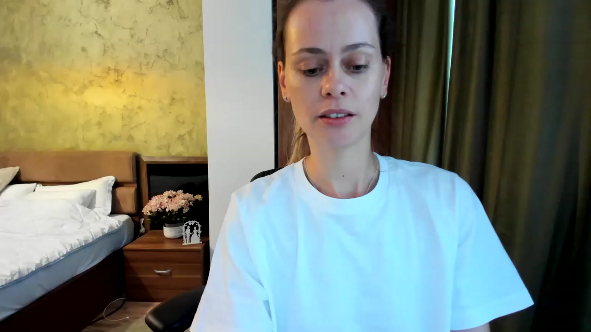 Gallery image thumbnail from DebraPaige's myfreecams stream on, 06/27/2023, 11:14 image 4 of 20
