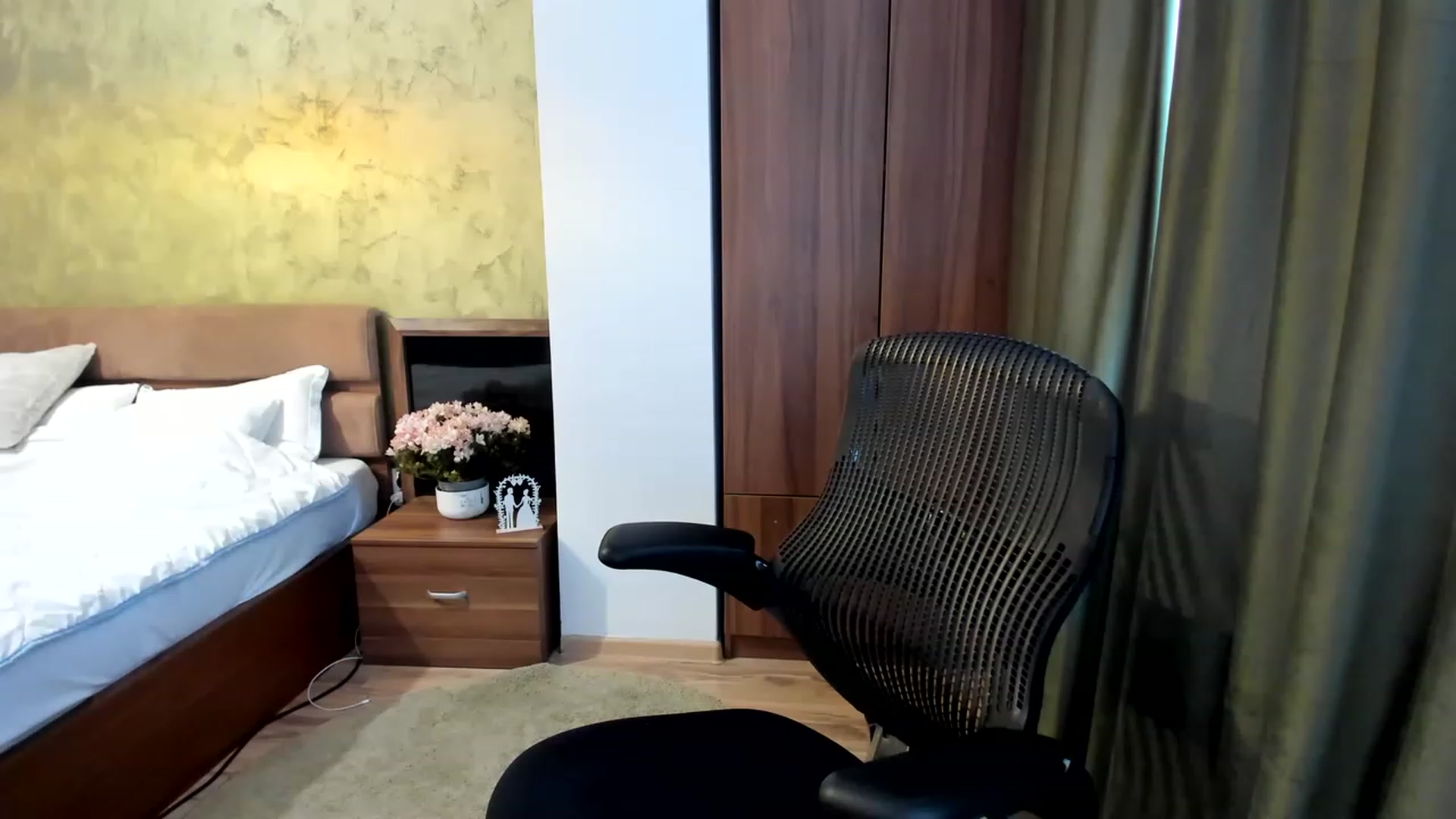 Gallery image thumbnail from DebraPaige's myfreecams stream on, 06/27/2023, 11:14 image 15 of 20