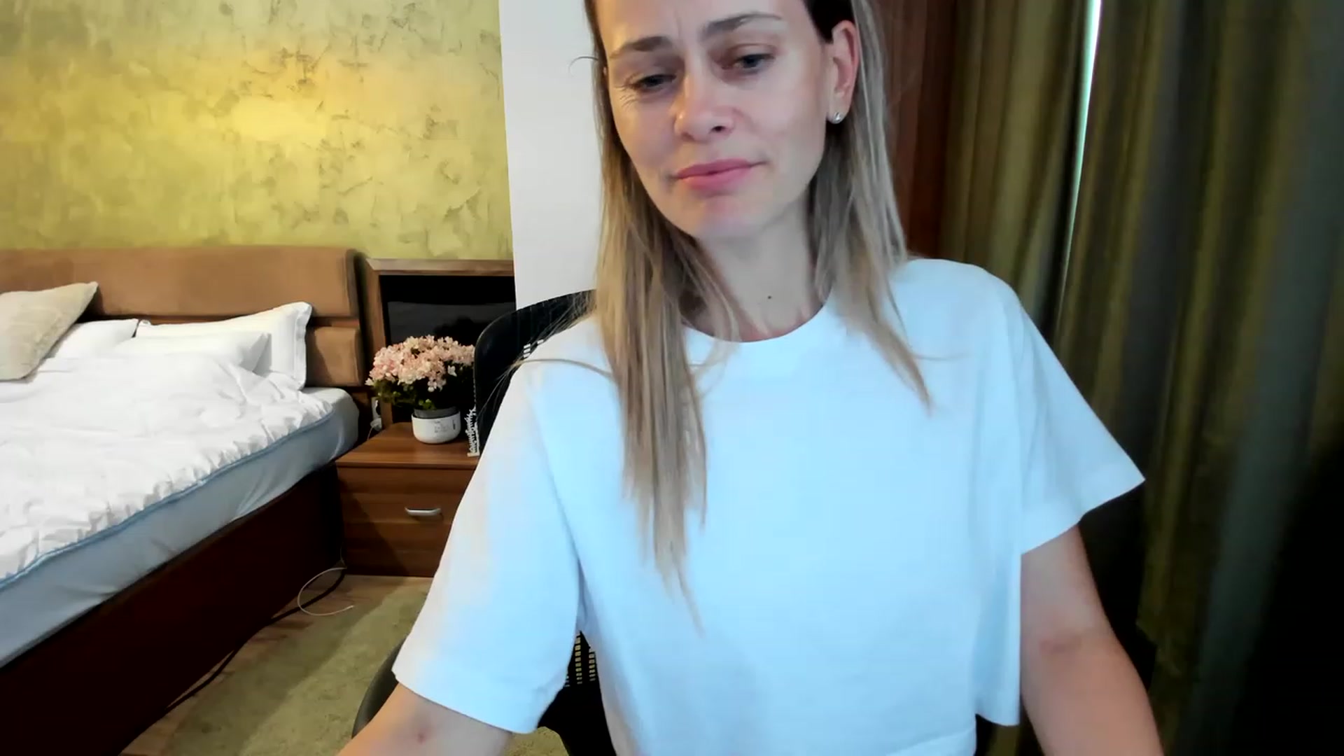 Gallery image thumbnail from DebraPaige's myfreecams stream on, 06/27/2023, 12:51 image 11 of 20