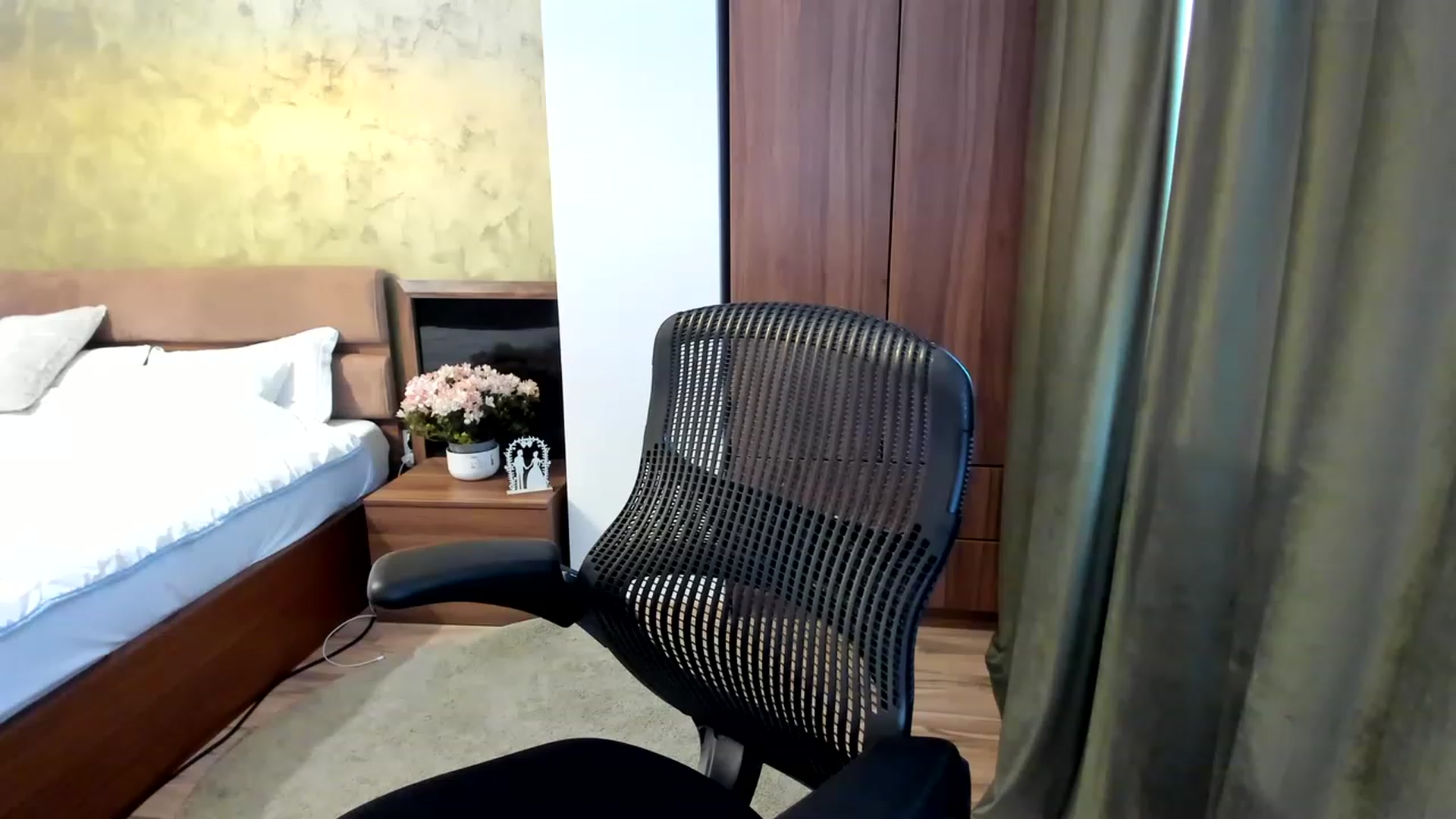 Gallery image thumbnail from DebraPaige's myfreecams stream on, 06/27/2023, 12:51 image 2 of 20