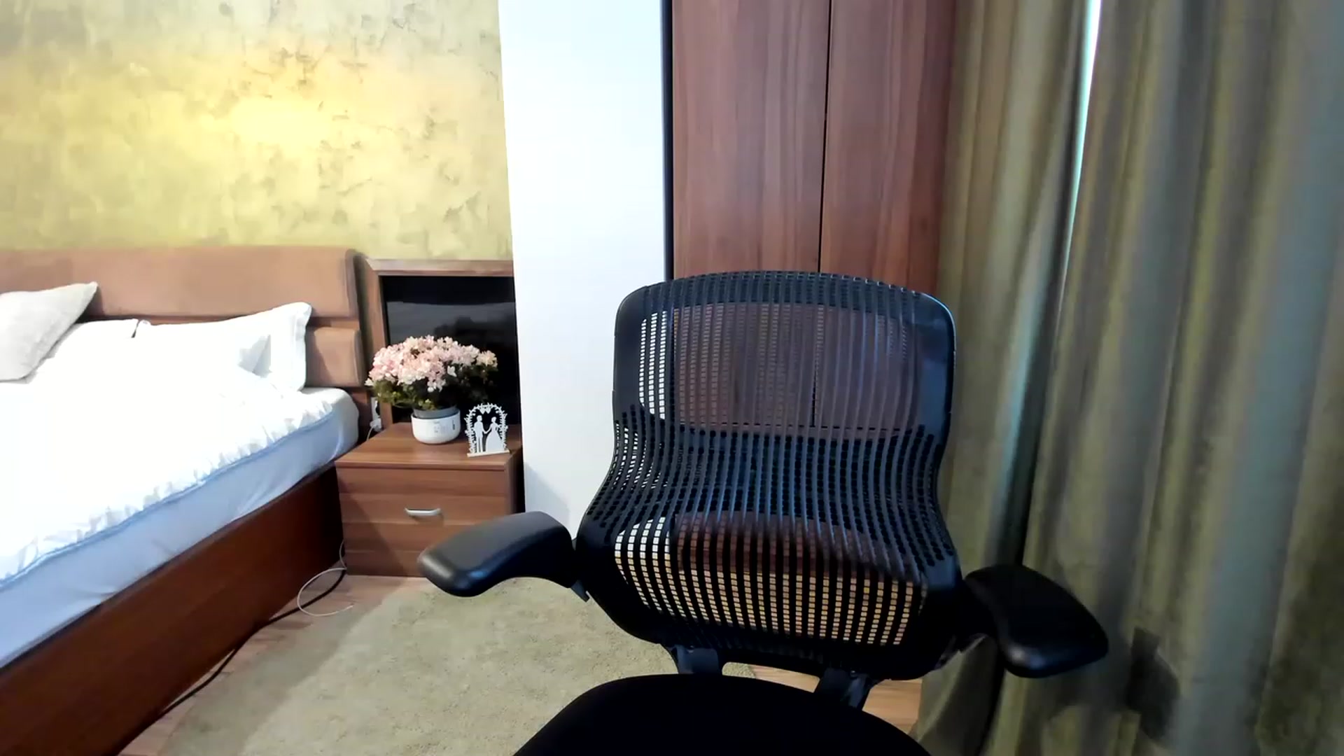 Gallery image thumbnail from DebraPaige's myfreecams stream on, 06/27/2023, 12:51 image 13 of 20