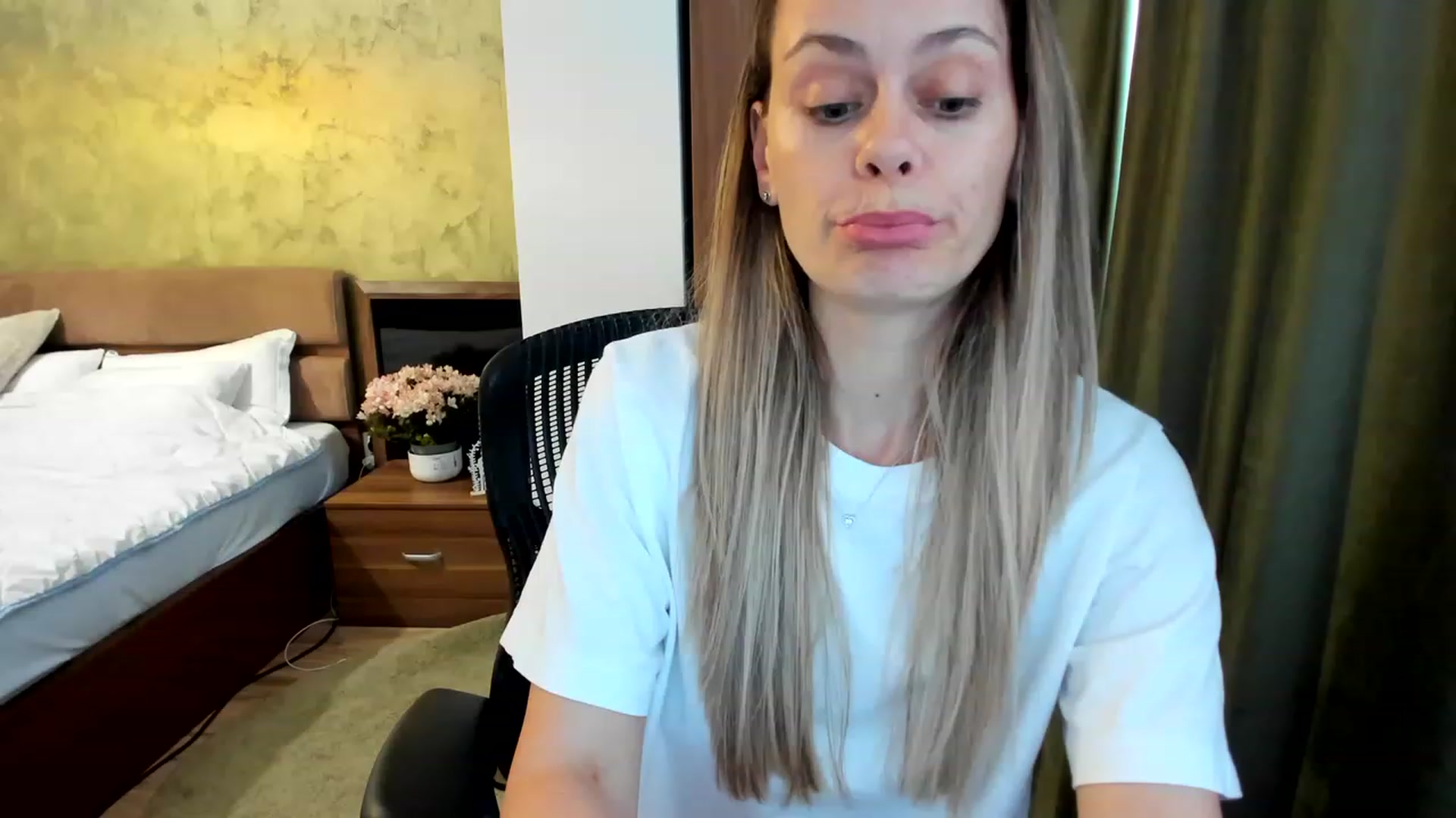 Gallery image thumbnail from DebraPaige's myfreecams stream on, 06/27/2023, 12:51 image 17 of 20