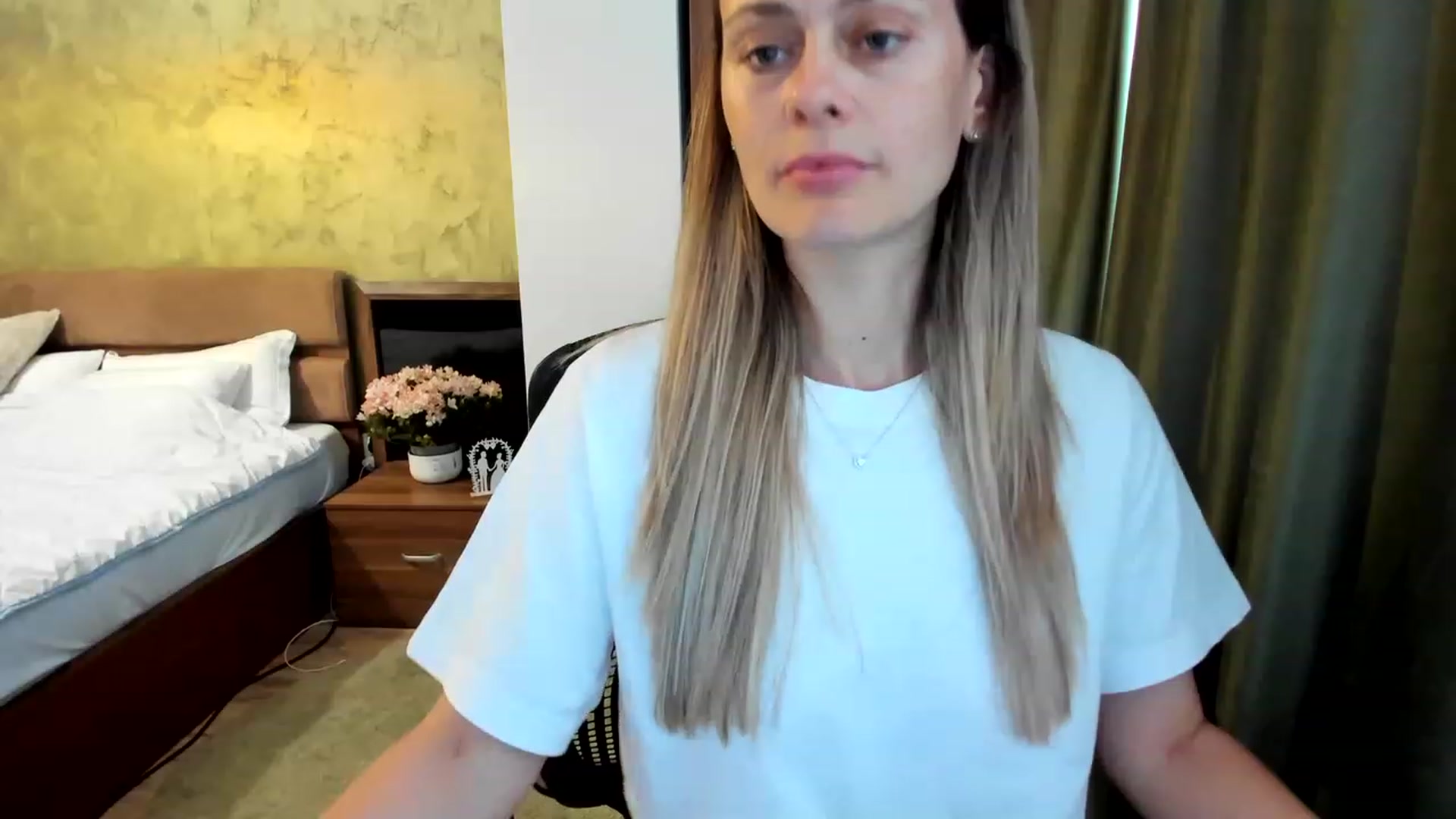 Gallery image thumbnail from DebraPaige's myfreecams stream on, 06/27/2023, 12:51 image 18 of 20