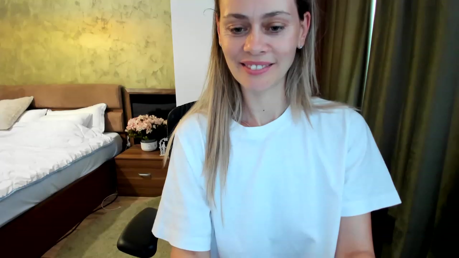 Gallery image thumbnail from DebraPaige's myfreecams stream on, 06/27/2023, 12:51 image 10 of 20