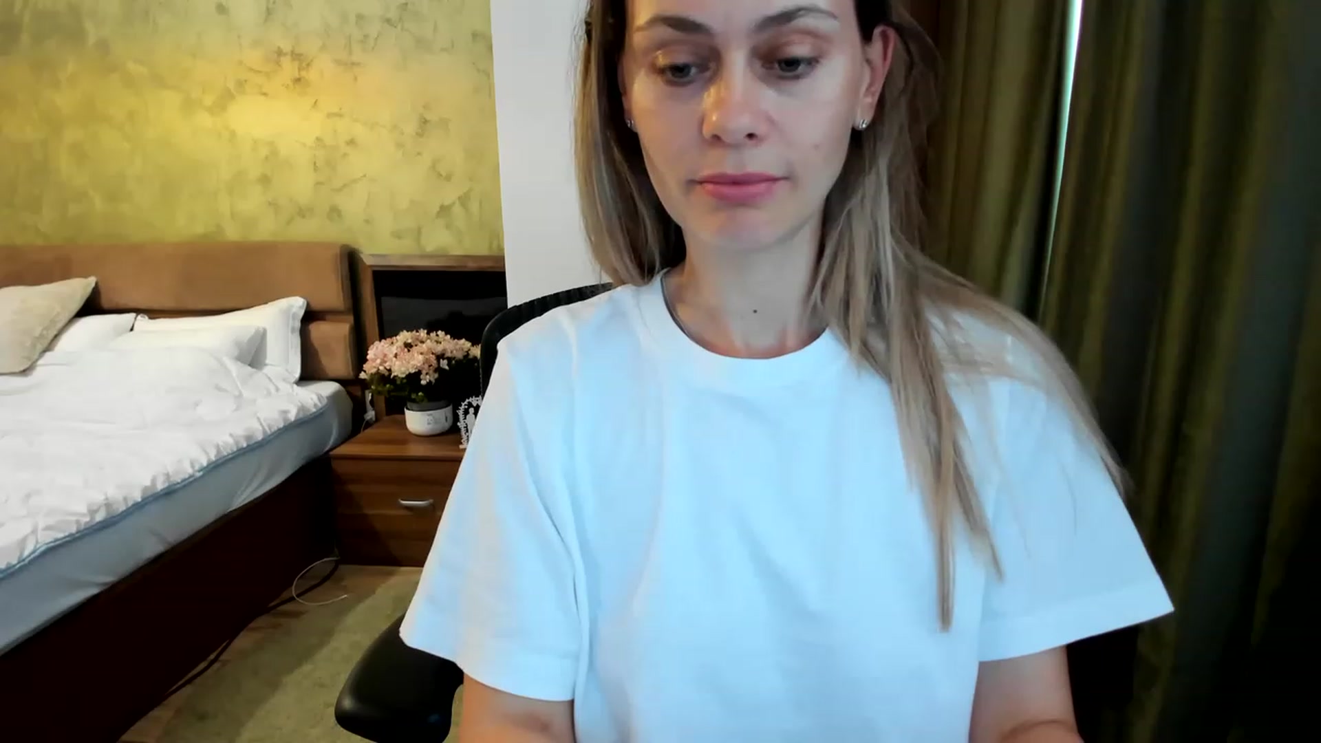 Gallery image thumbnail from DebraPaige's myfreecams stream on, 06/27/2023, 12:51 image 9 of 20