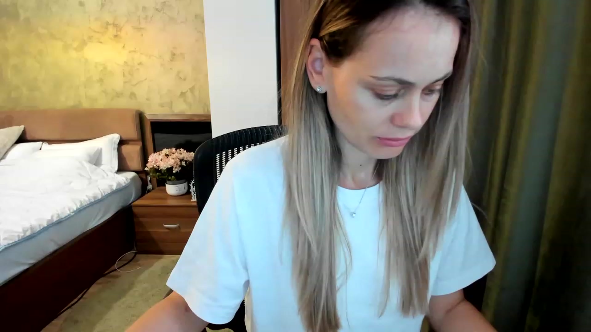 Gallery image thumbnail from DebraPaige's myfreecams stream on, 06/27/2023, 12:51 image 16 of 20