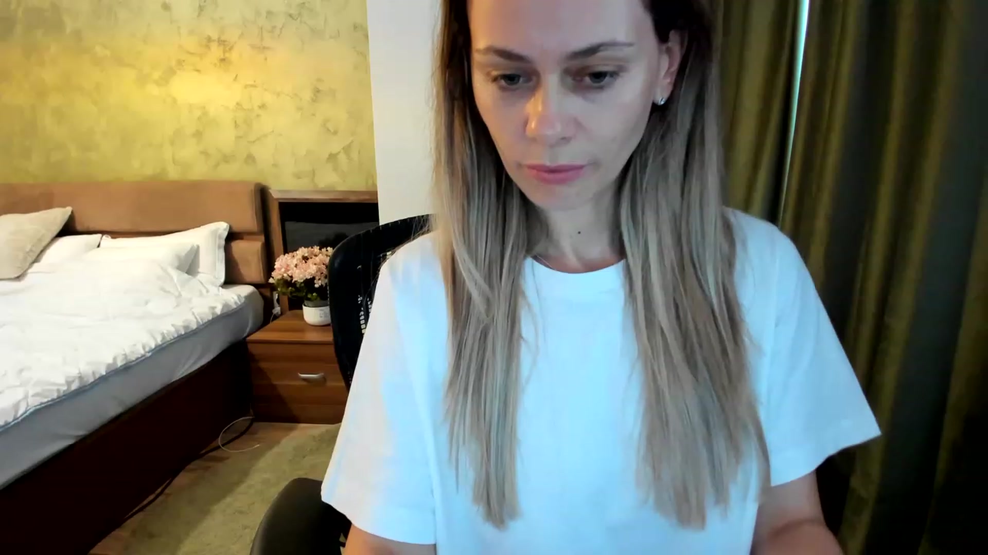 Gallery image thumbnail from DebraPaige's myfreecams stream on, 06/27/2023, 12:51 image 8 of 20