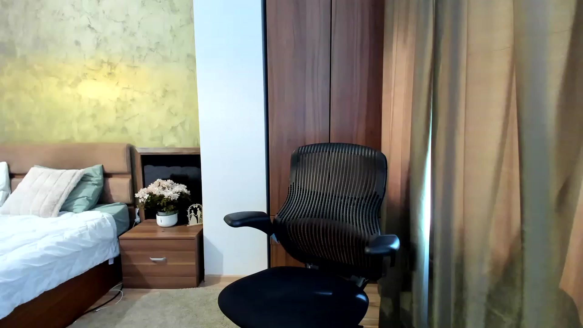 Gallery image thumbnail from DebraPaige's myfreecams stream on, 07/07/2023, 08:18 image 11 of 20