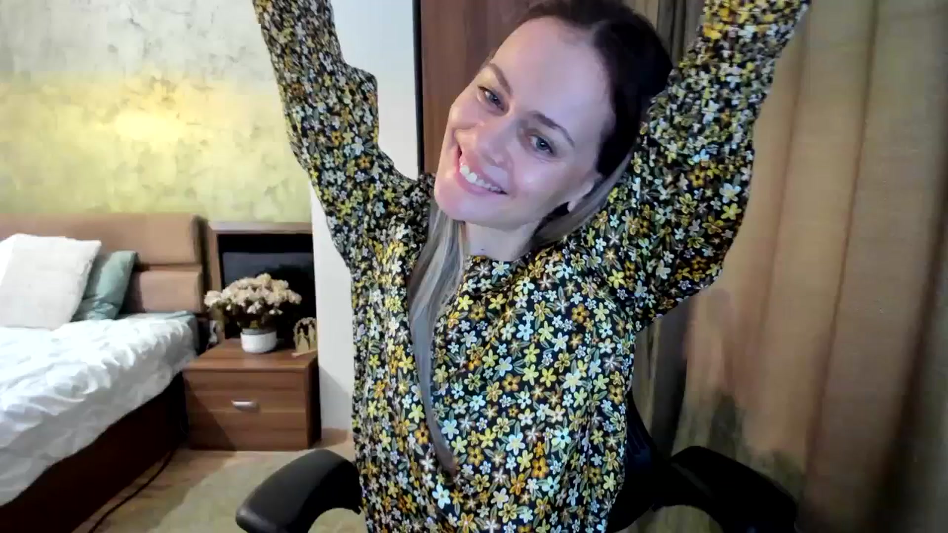 Gallery image thumbnail from DebraPaige's myfreecams stream on, 07/11/2023, 09:32 image 2 of 20