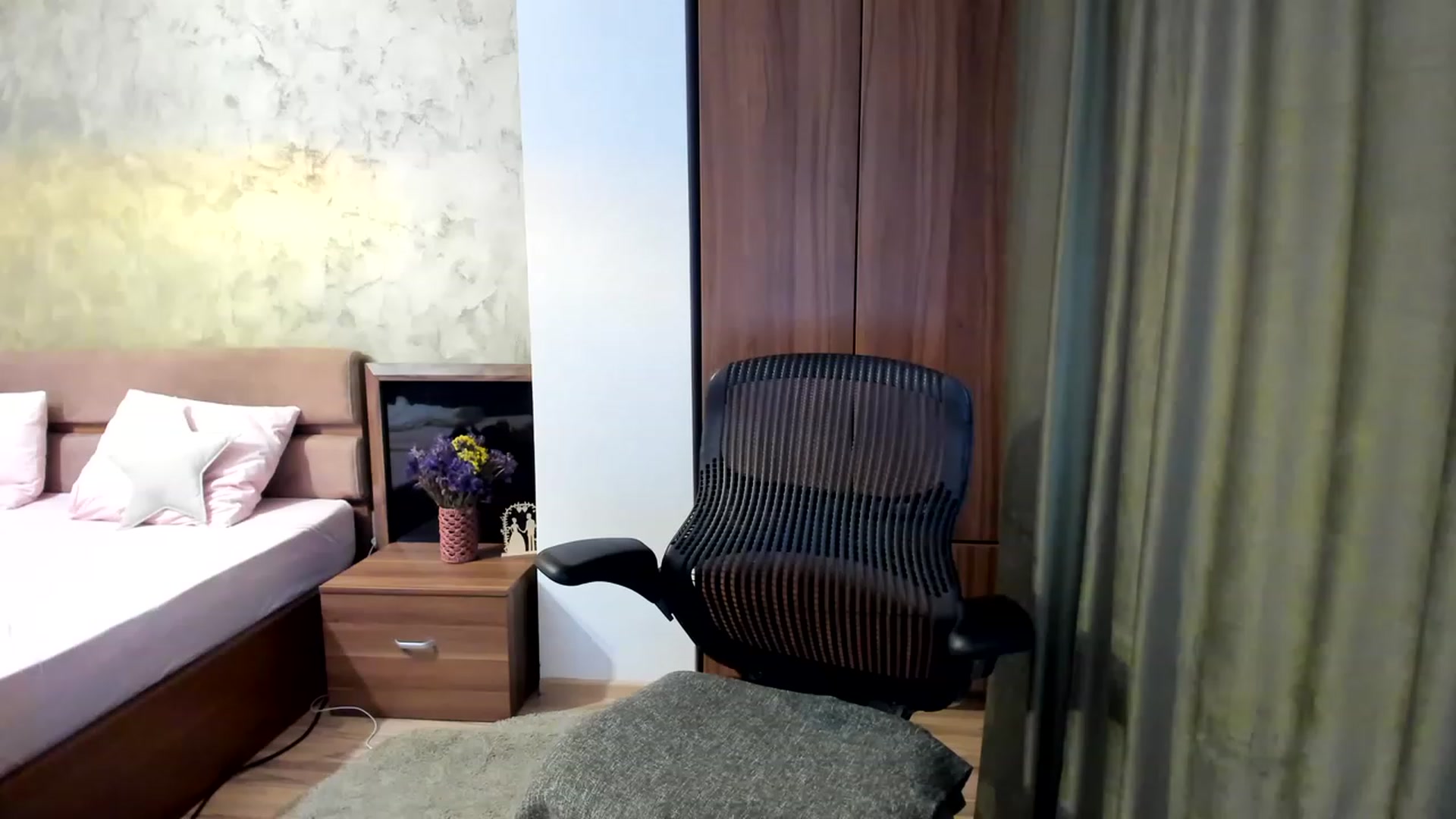 Gallery image thumbnail from DebraPaige's myfreecams stream on, 07/18/2023, 12:24 image 13 of 20