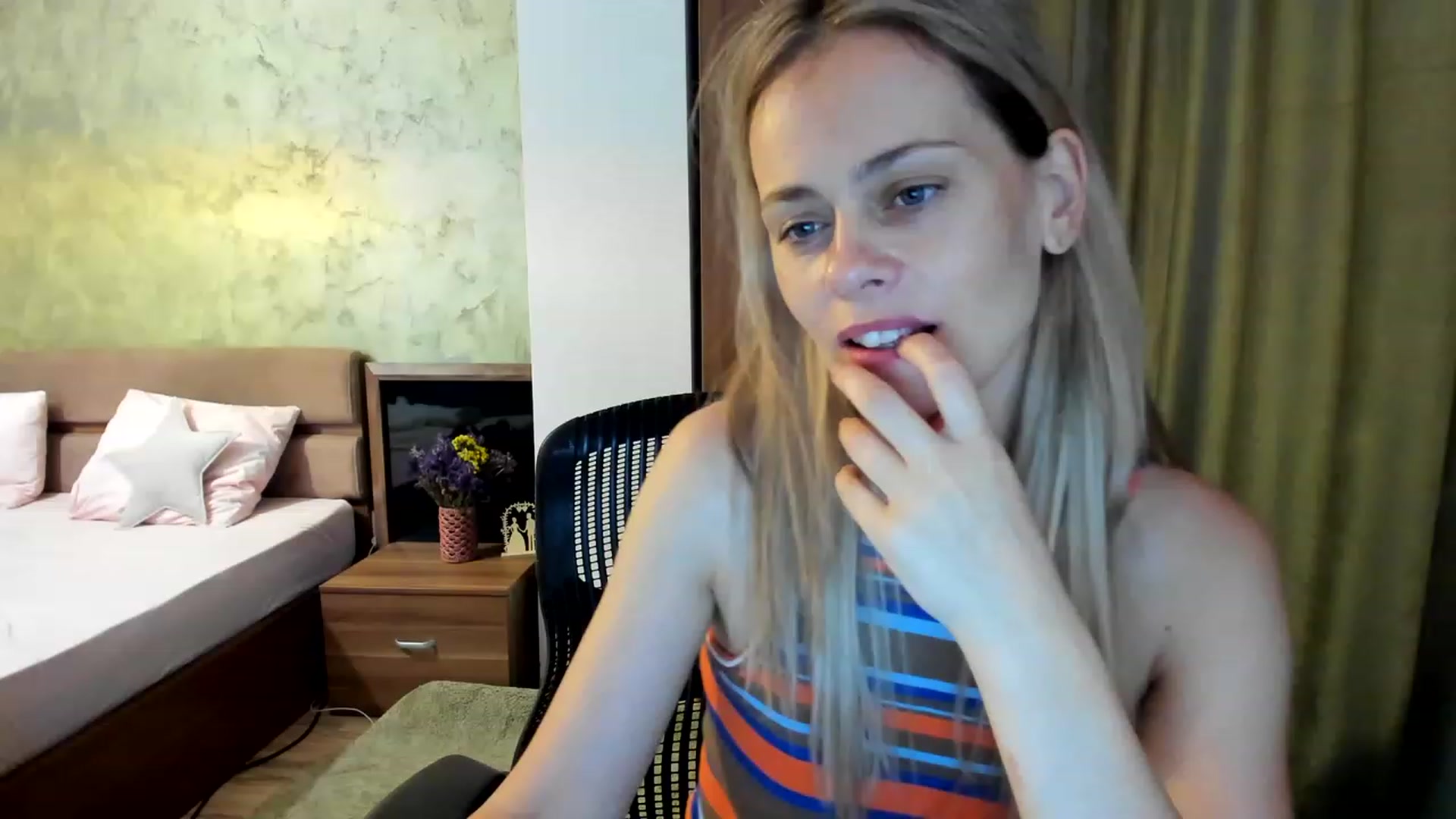 Gallery image thumbnail from DebraPaige's myfreecams stream on, 07/18/2023, 12:24 image 12 of 20