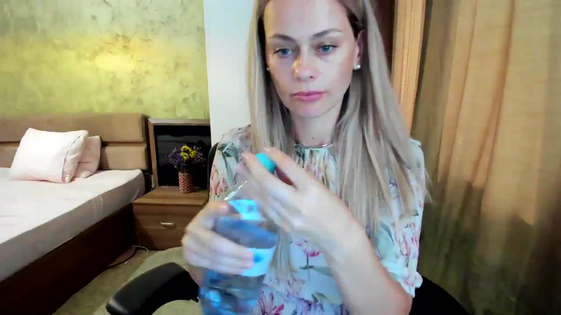 Gallery image thumbnail from DebraPaige's myfreecams stream on, 08/04/2023, 07:56 image 14 of 20